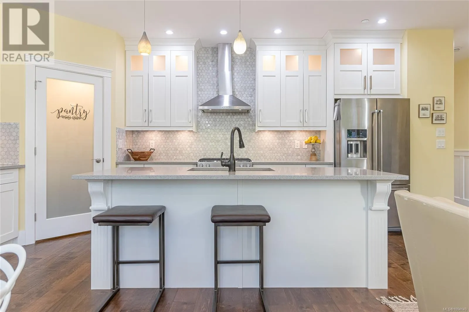 855 Parkside Cres