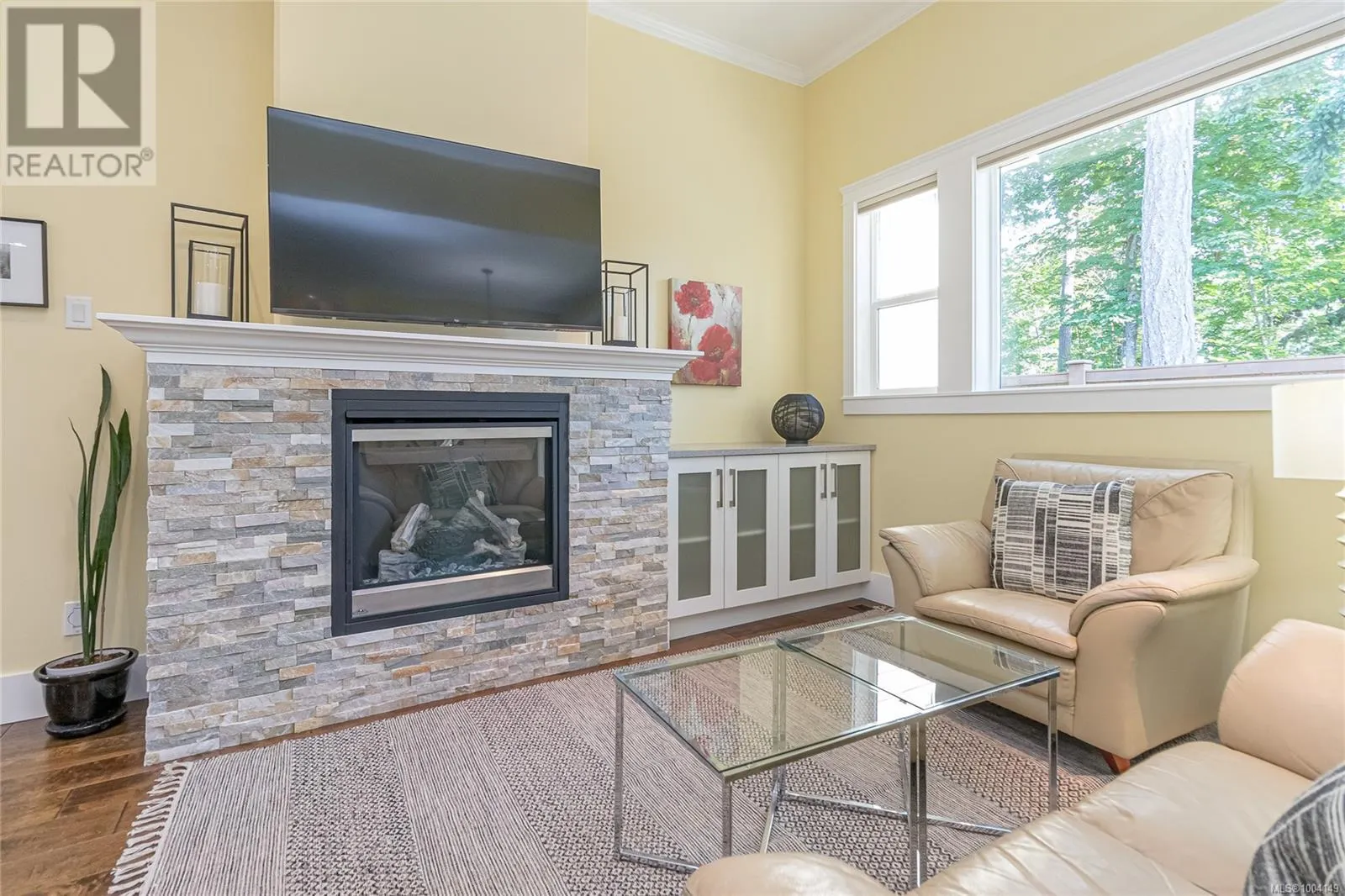 855 Parkside Cres