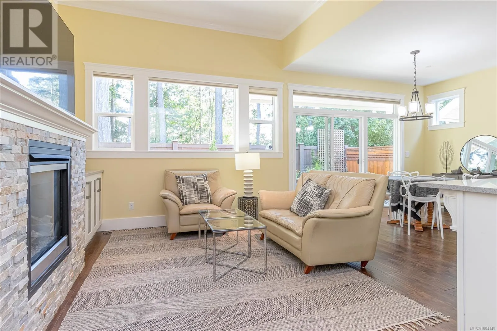 855 Parkside Cres