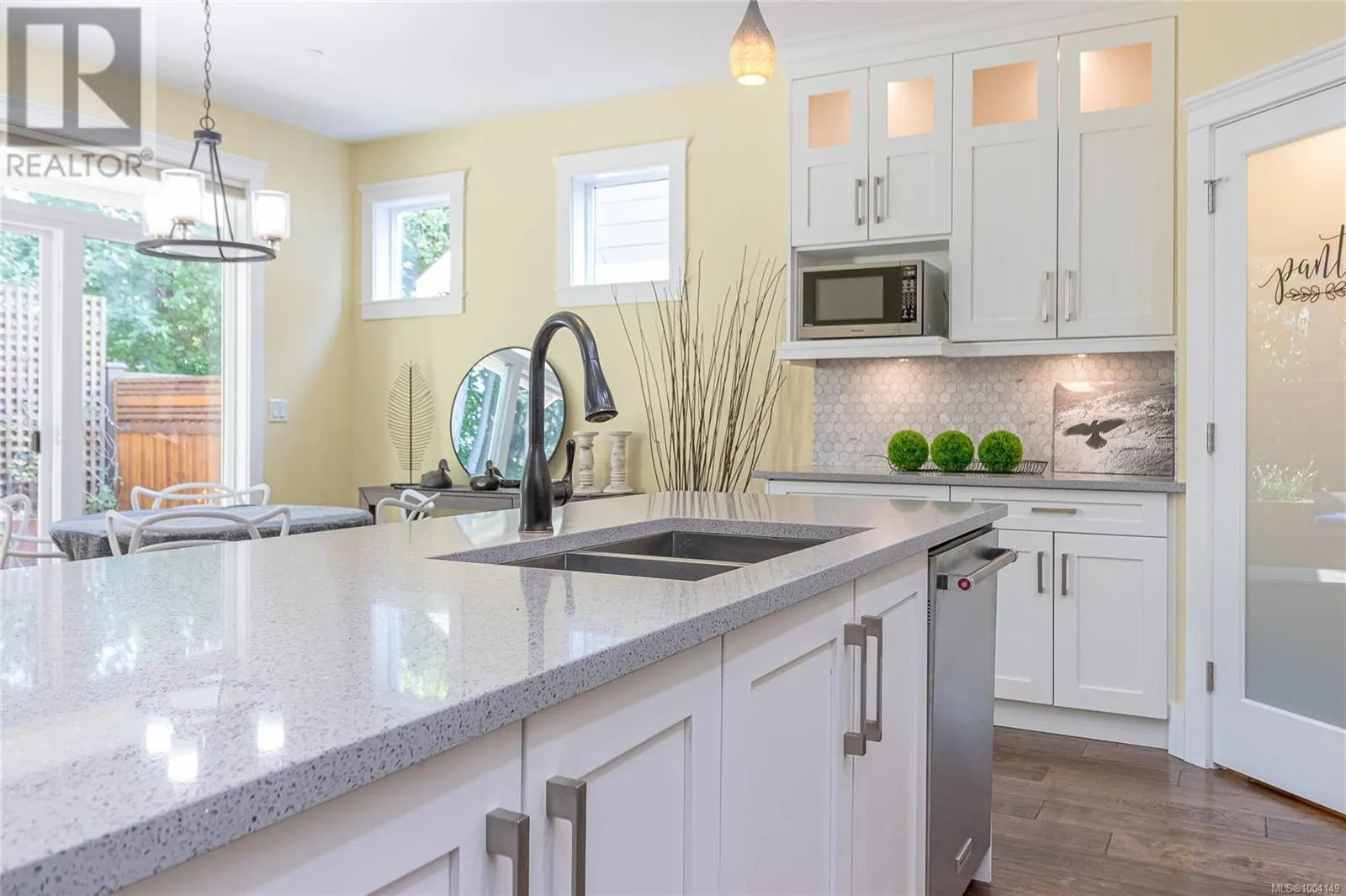 855 Parkside Cres