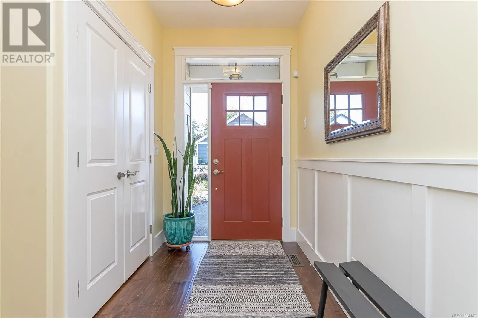 855 Parkside Cres