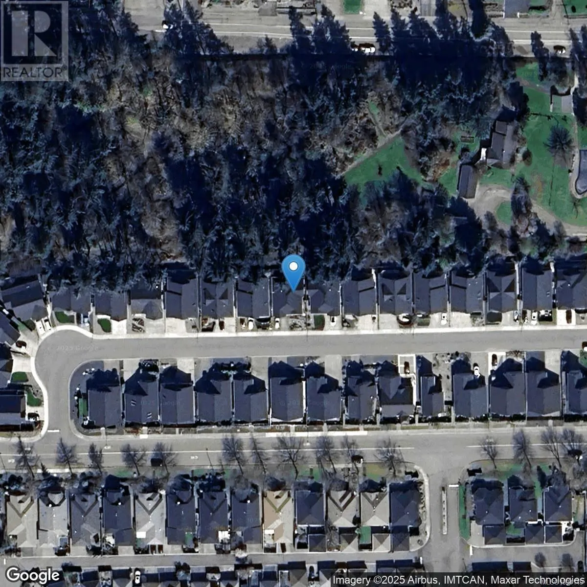 855 Parkside Cres
