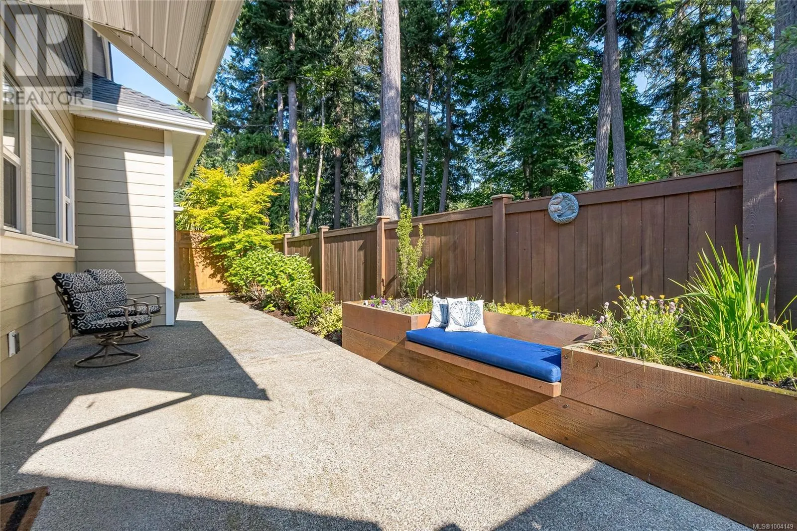 855 Parkside Cres