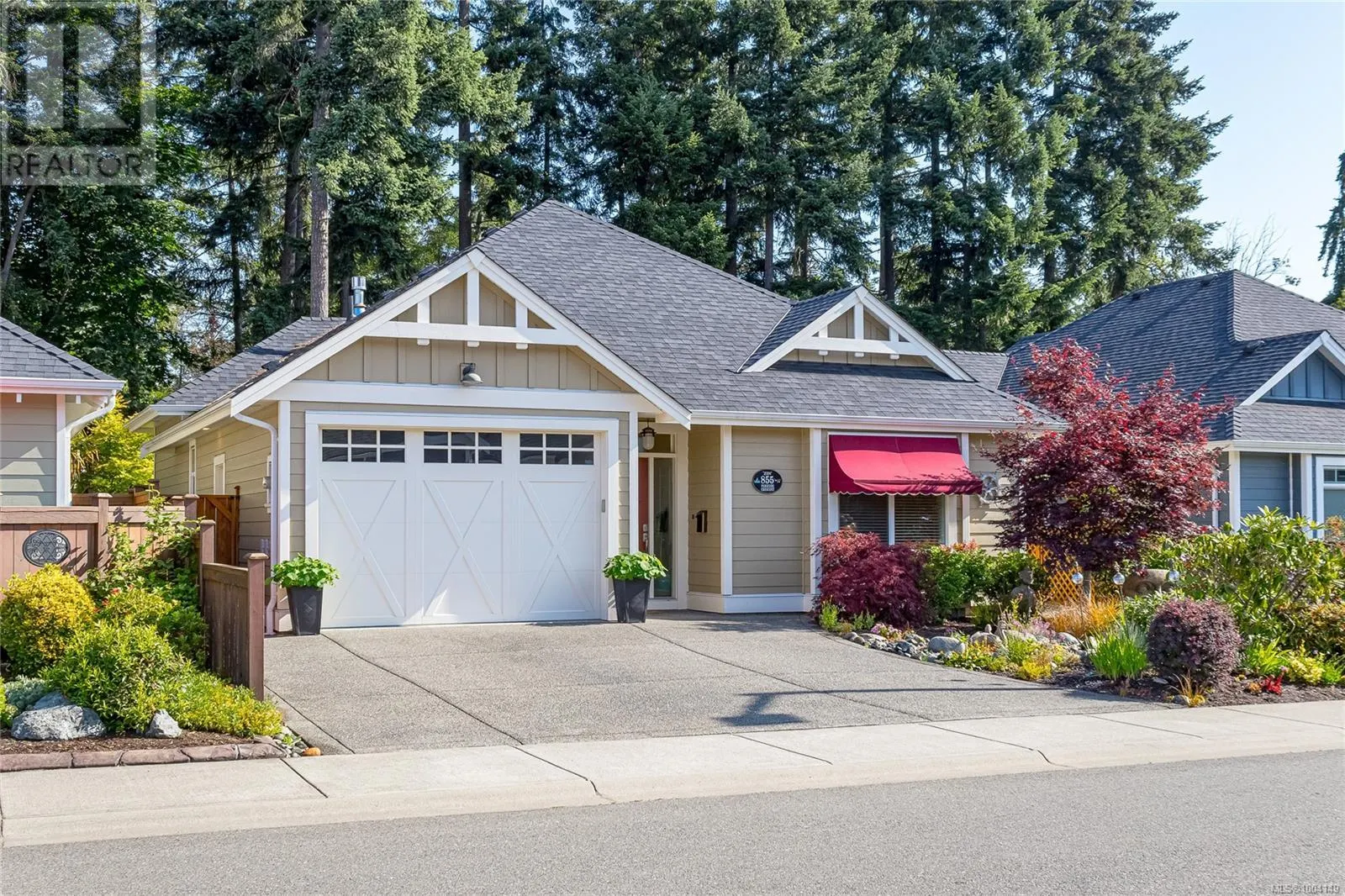 855 Parkside Cres
