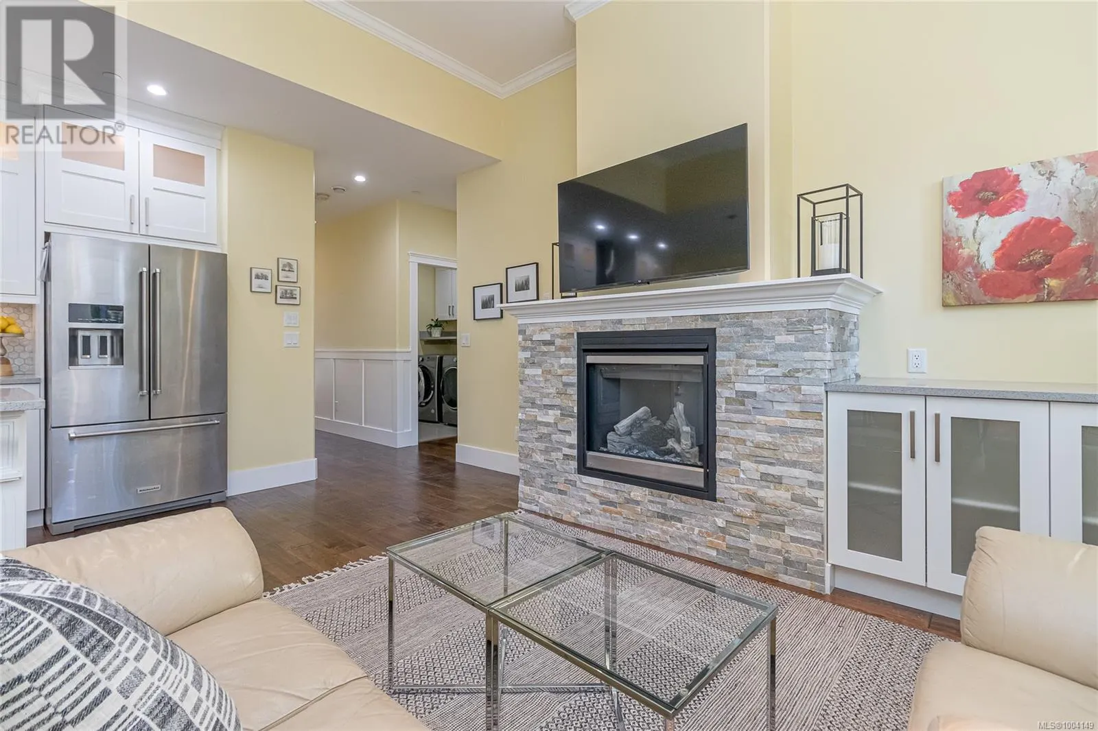 855 Parkside Cres