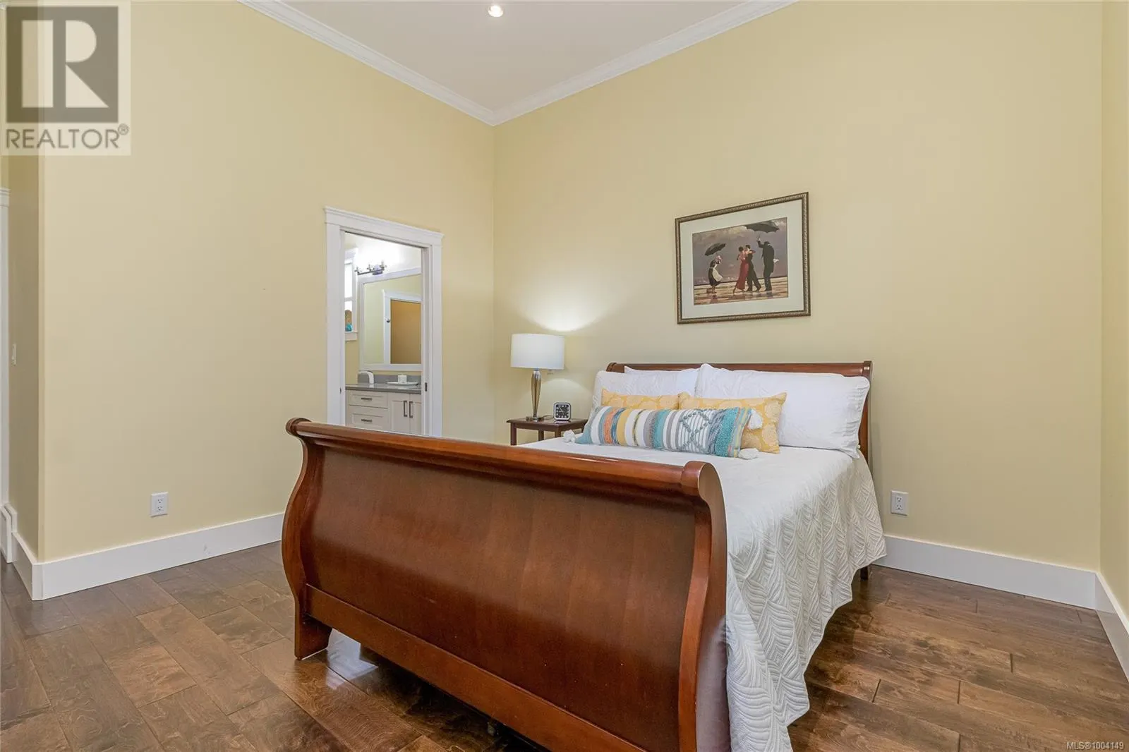 855 Parkside Cres