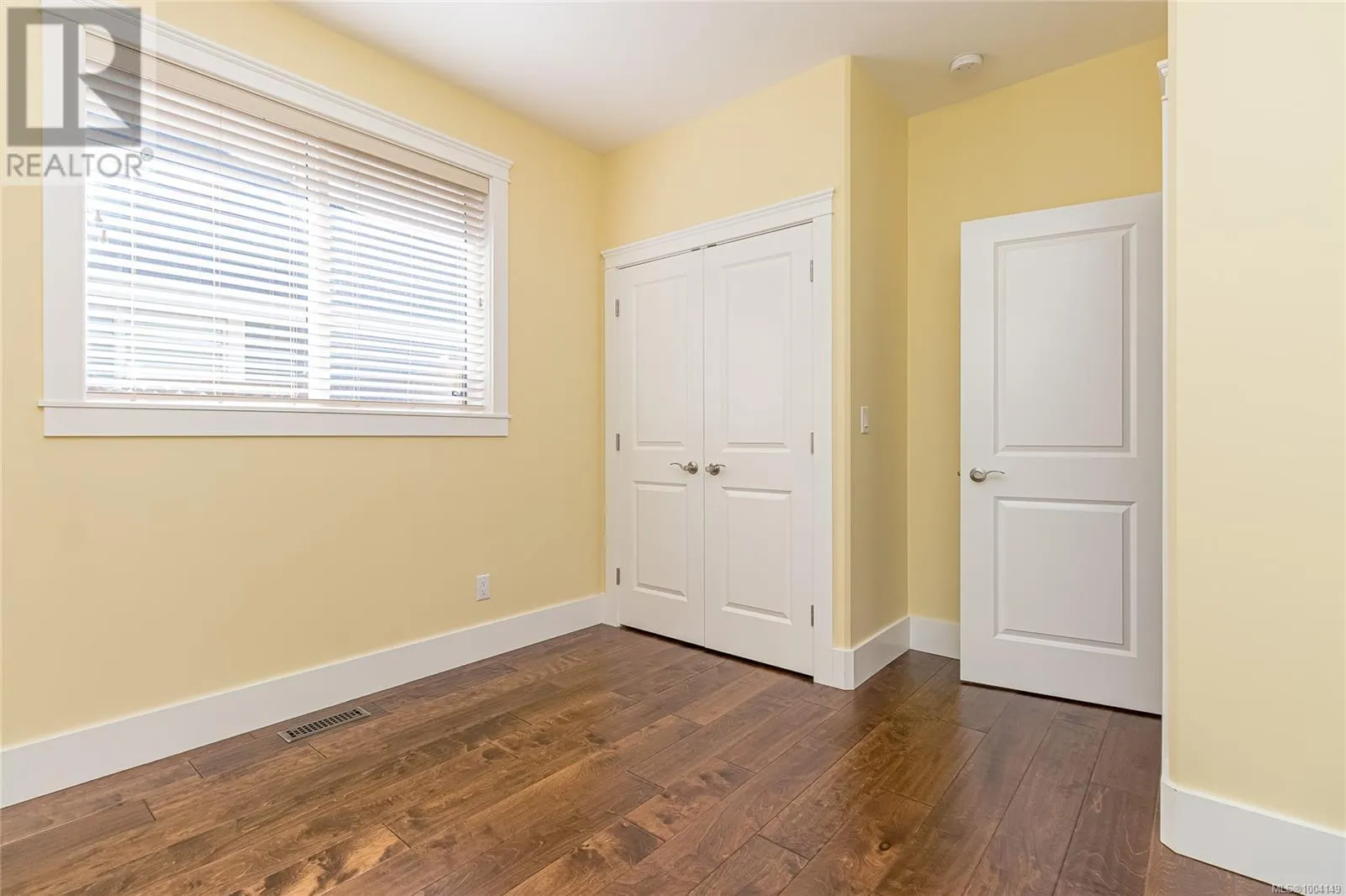 855 Parkside Cres