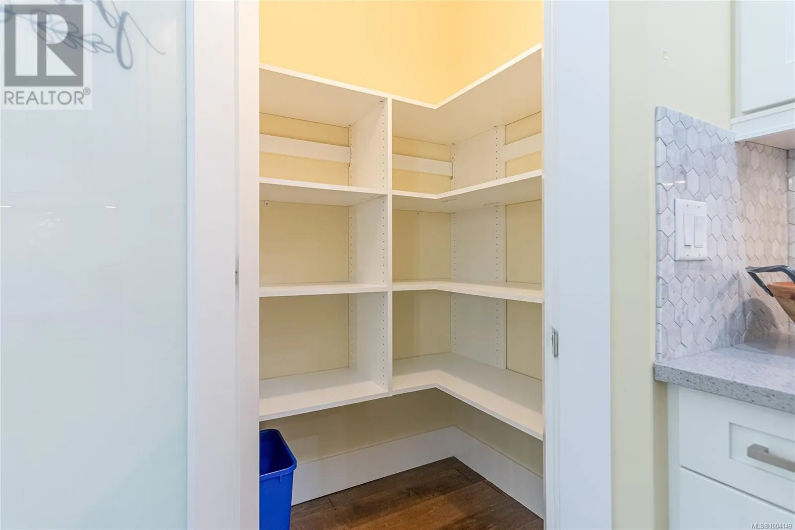855 Parkside Cres