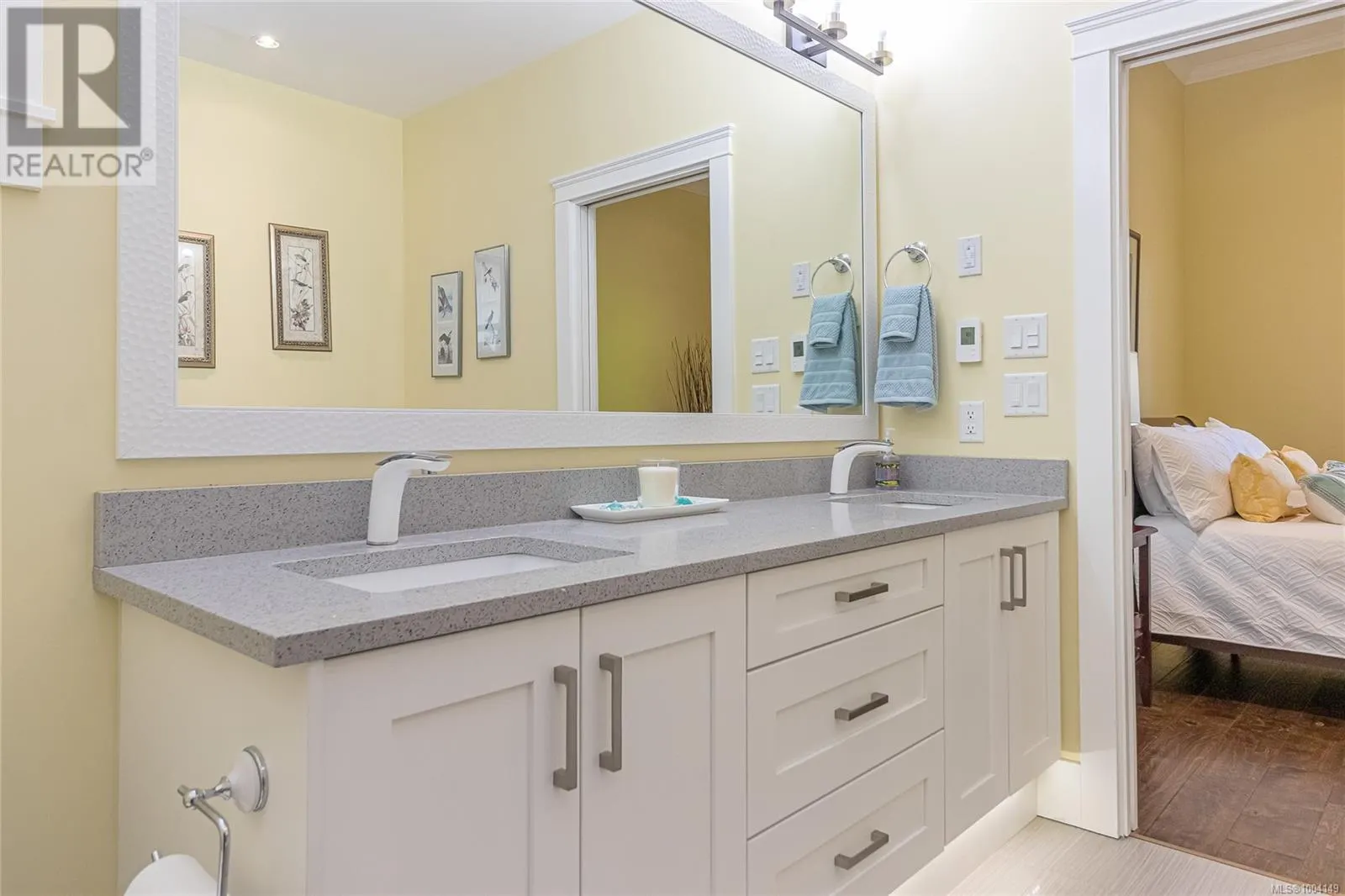855 Parkside Cres