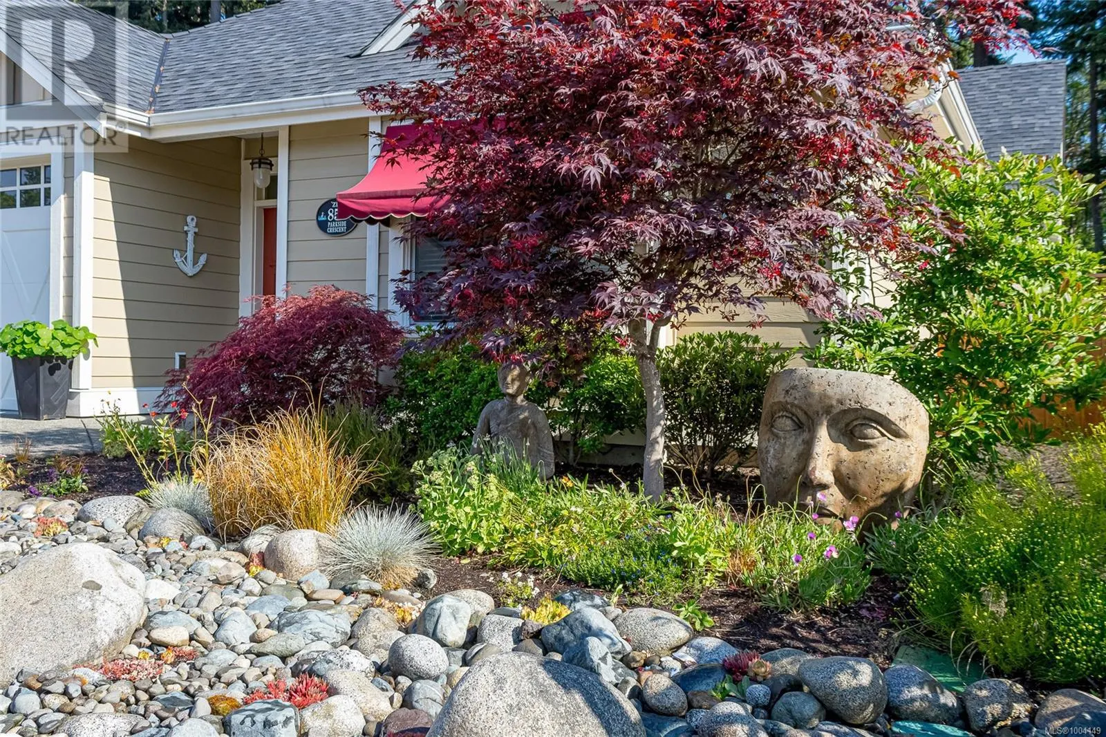 855 Parkside Cres
