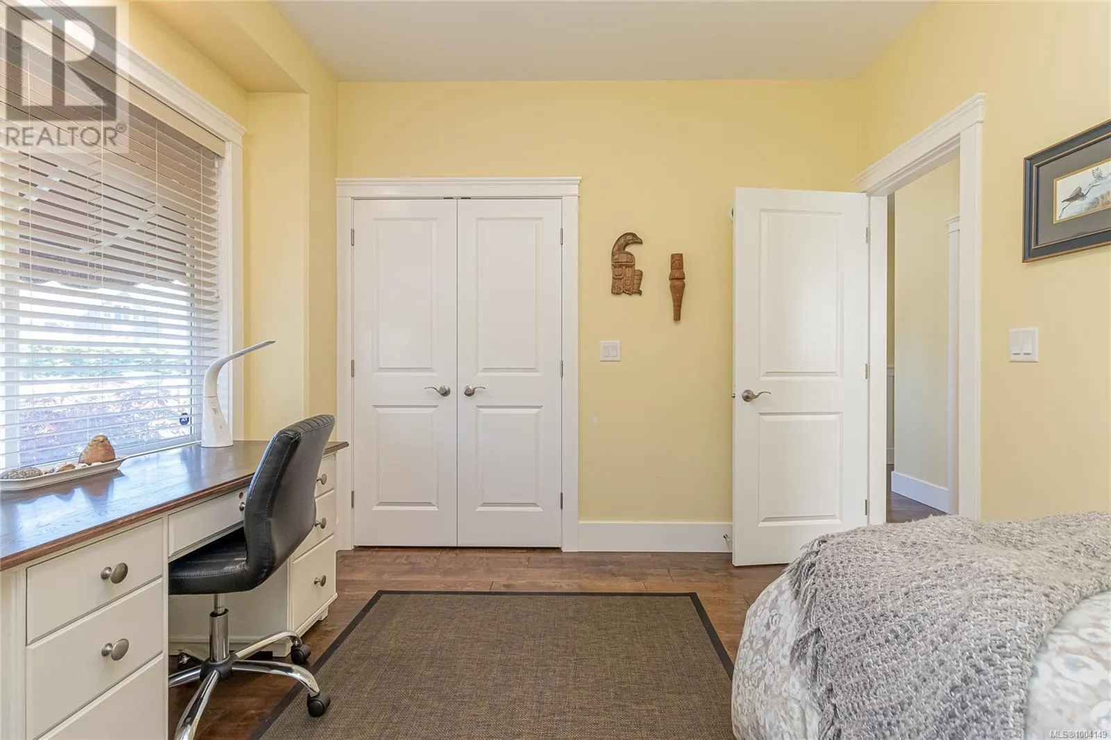 855 Parkside Cres