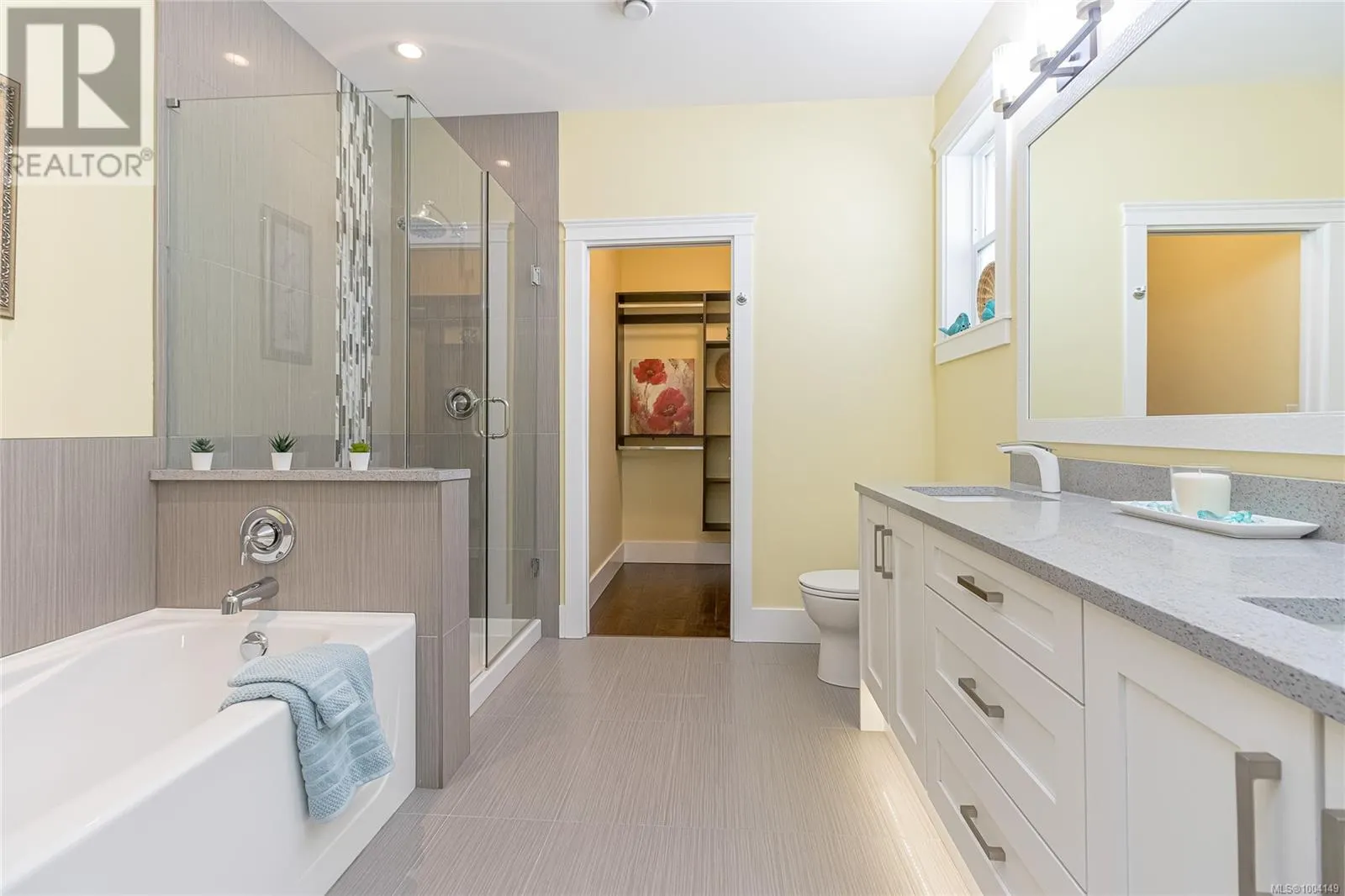 855 Parkside Cres