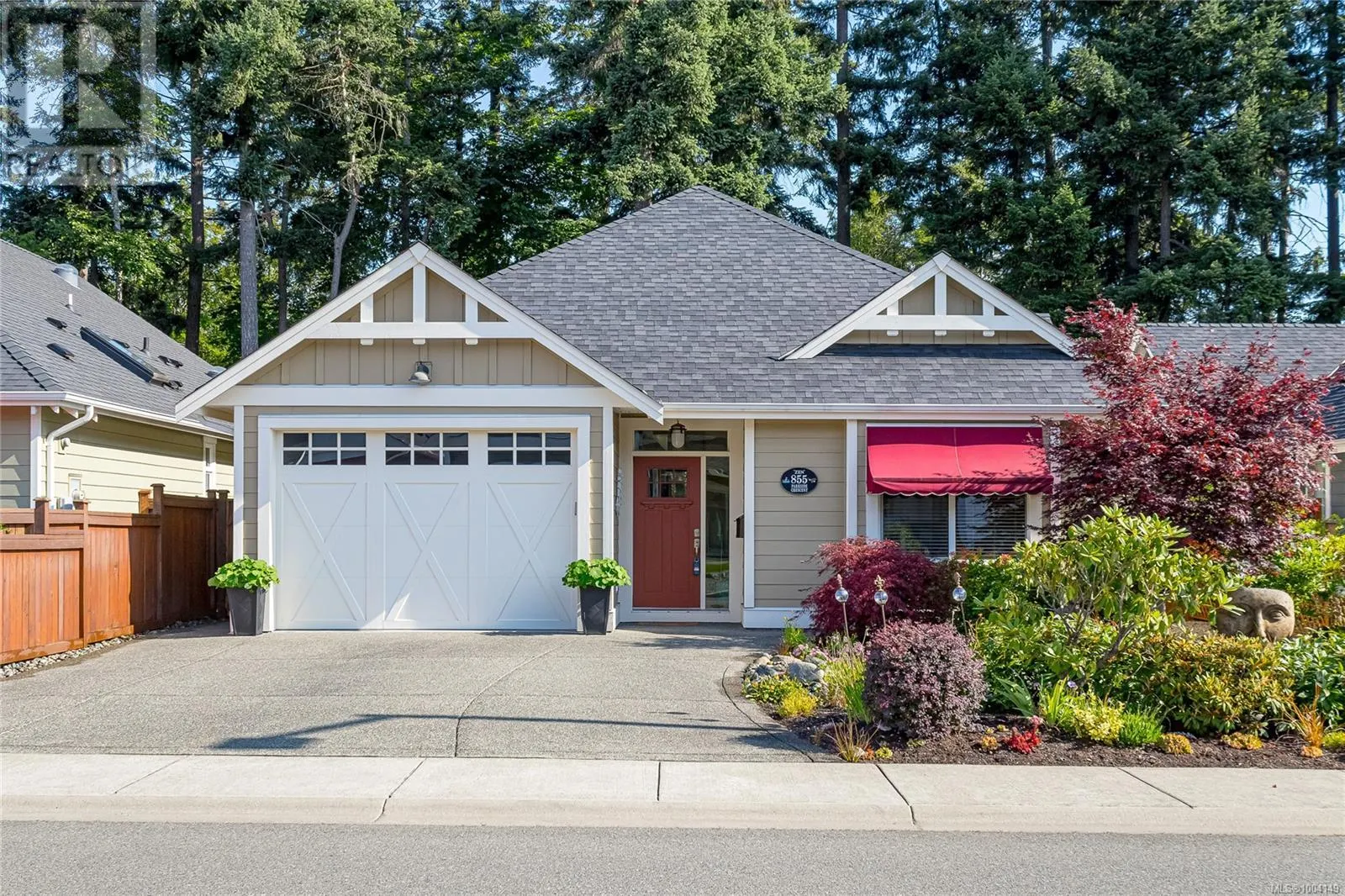 855 Parkside Cres