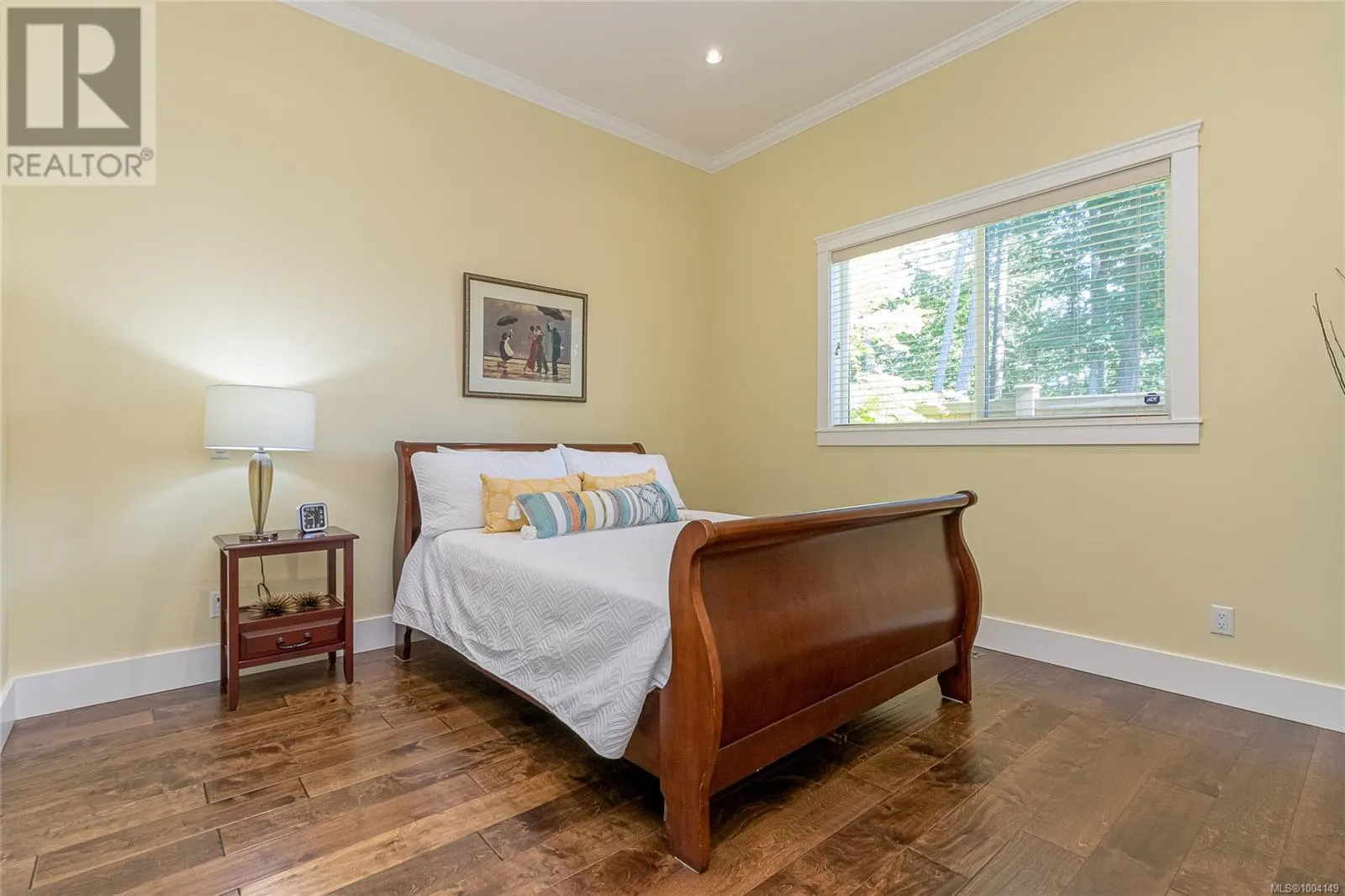 855 Parkside Cres