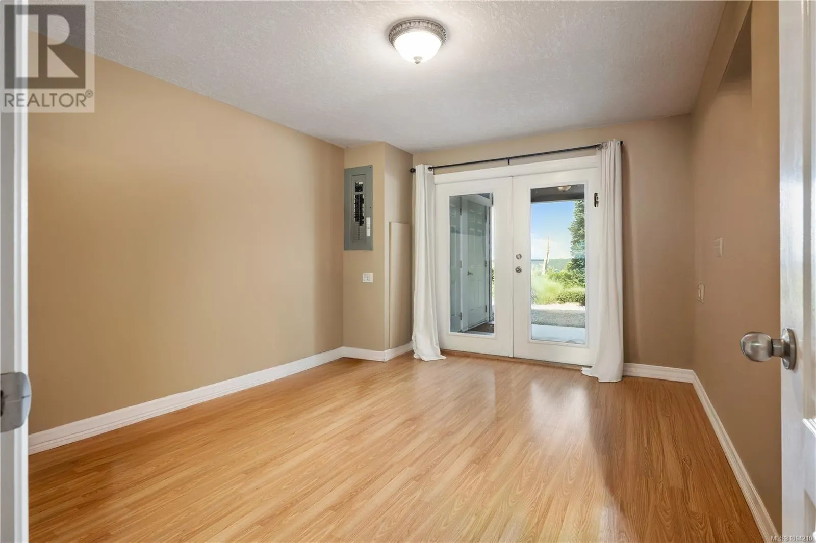 10 606 Farrell Rd