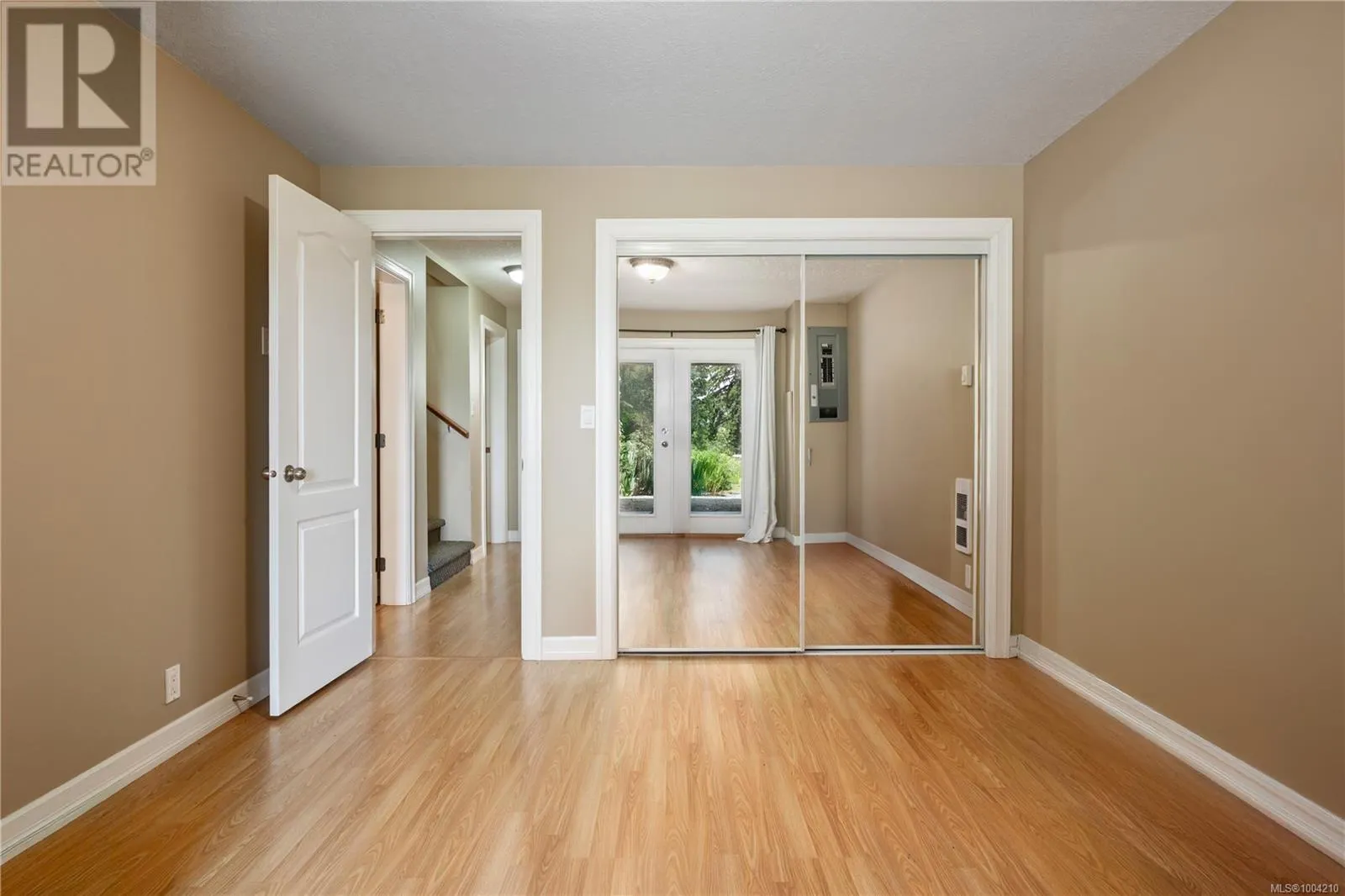 10 606 Farrell Rd