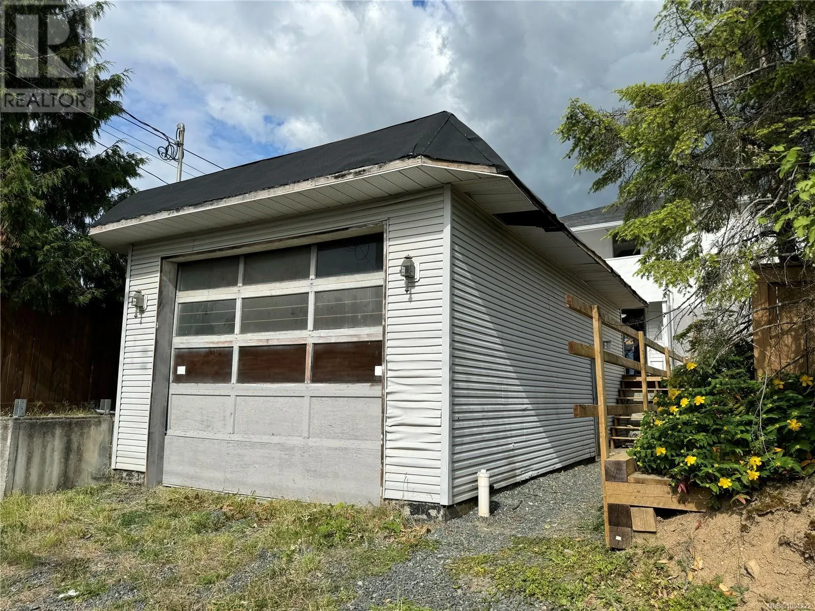 4052 9th Ave
