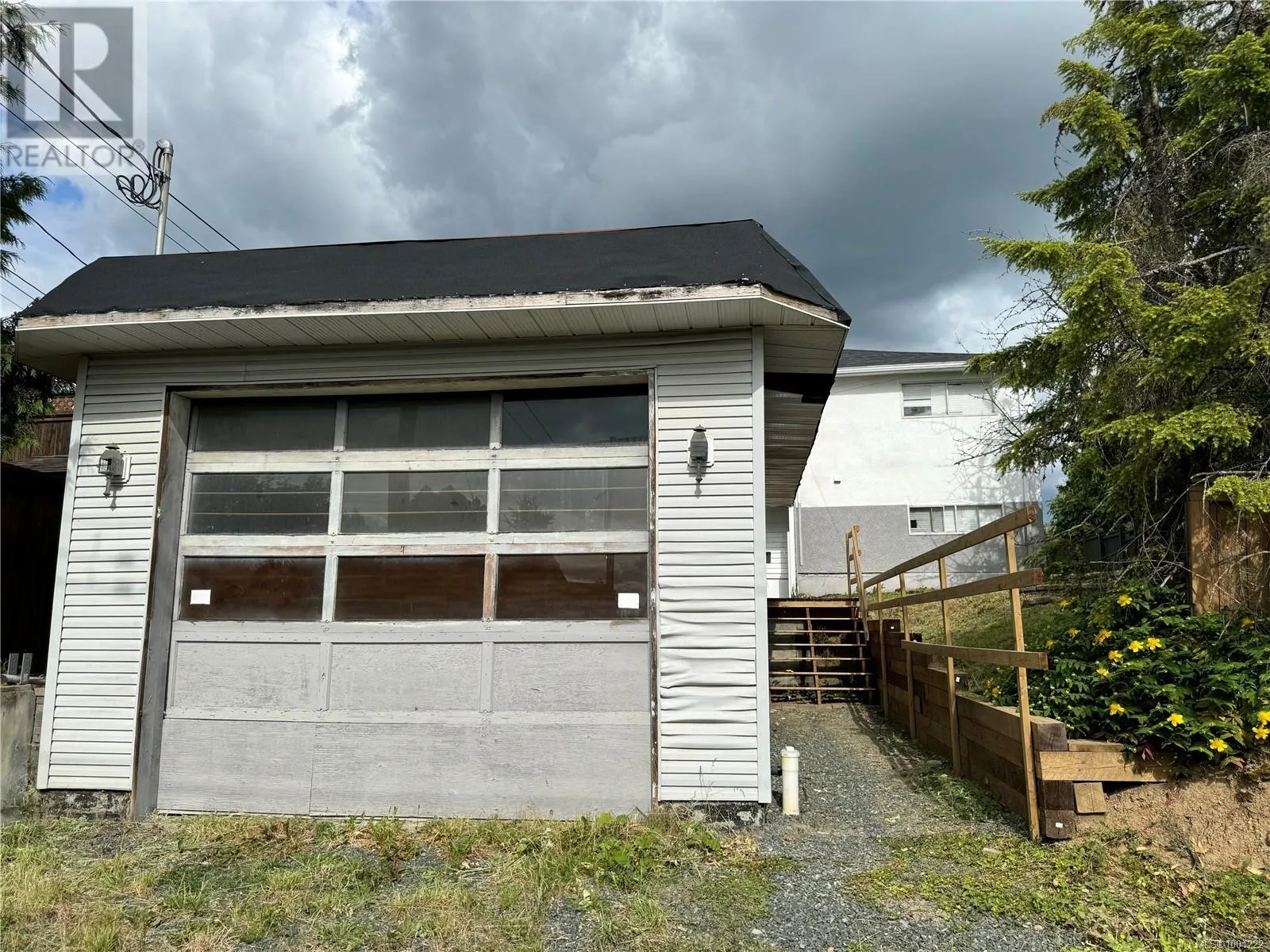 4052 9th Ave