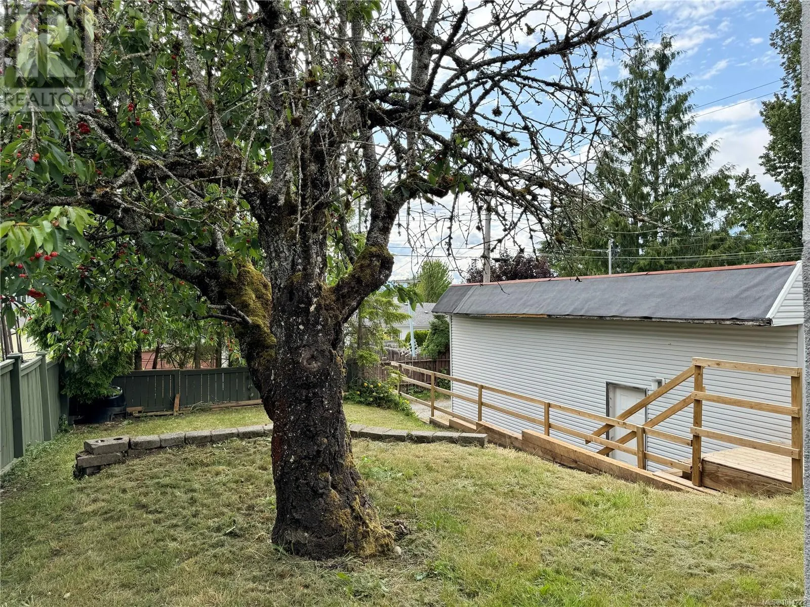 4052 9th Ave
