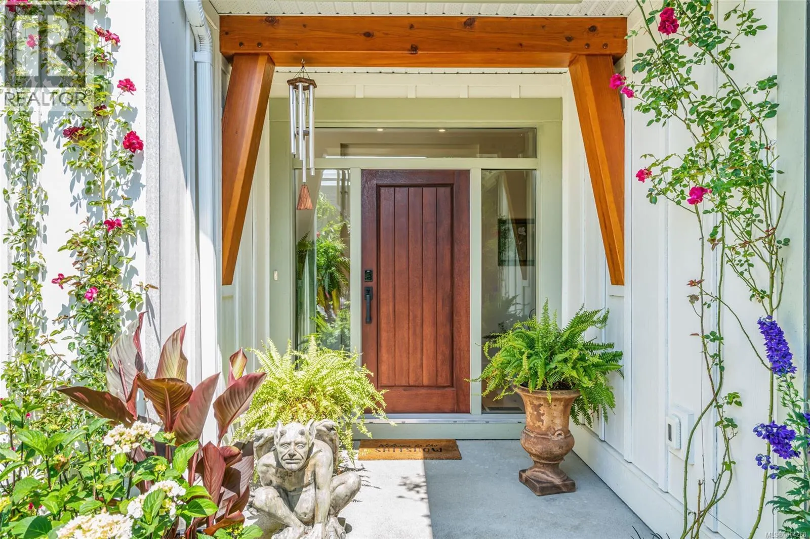 863 Claymore Cres