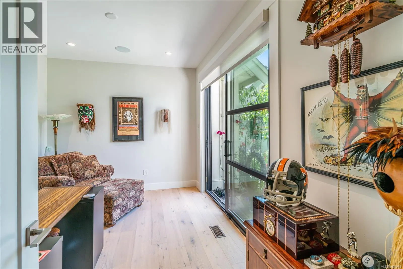 863 Claymore Cres