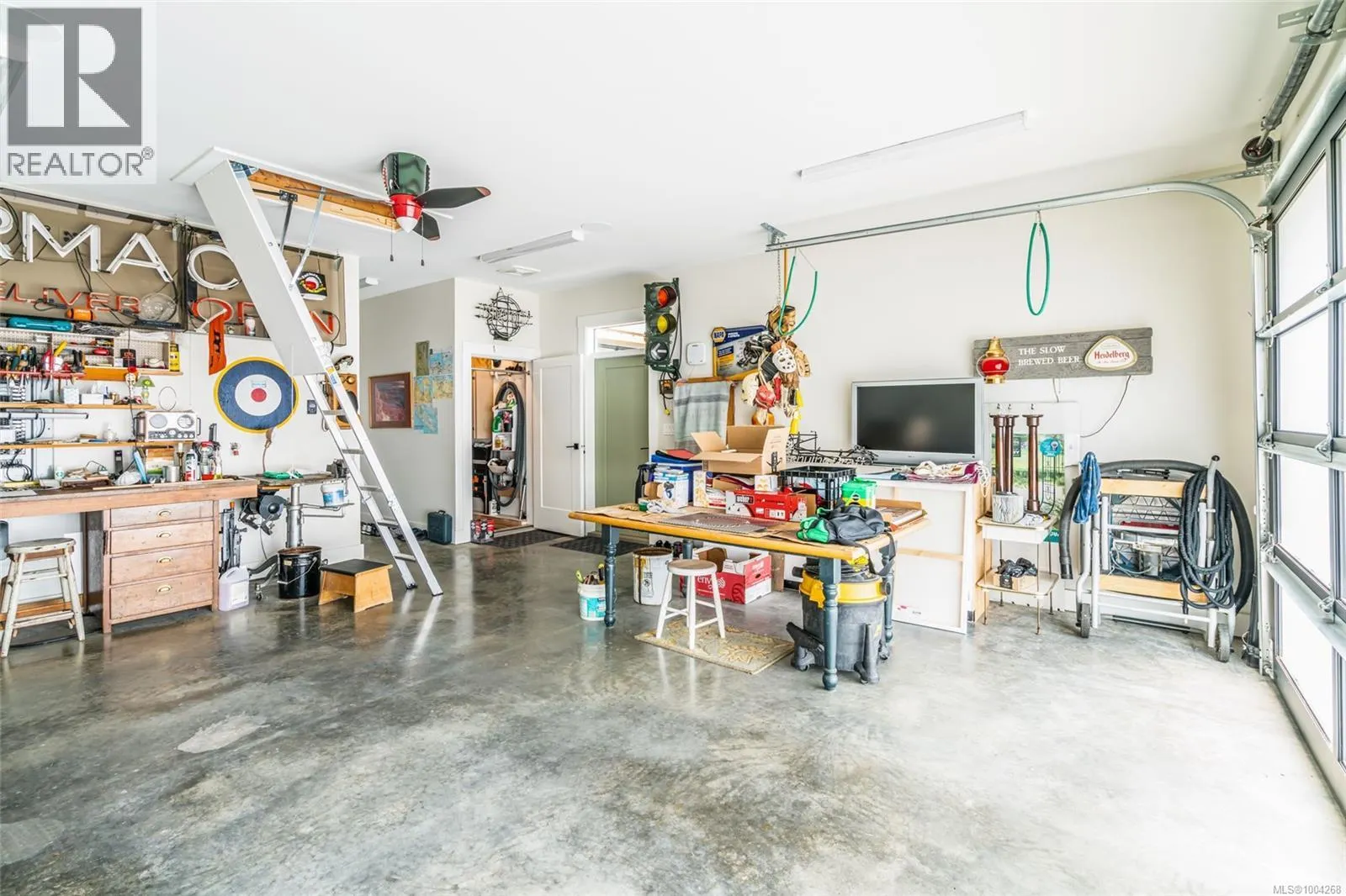 863 Claymore Cres
