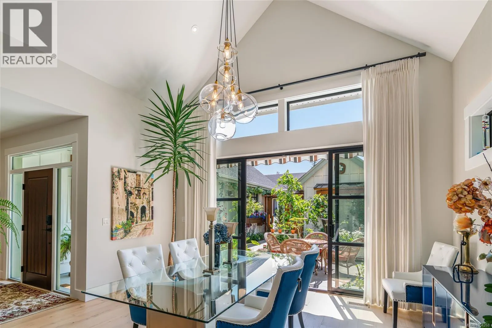 863 Claymore Cres