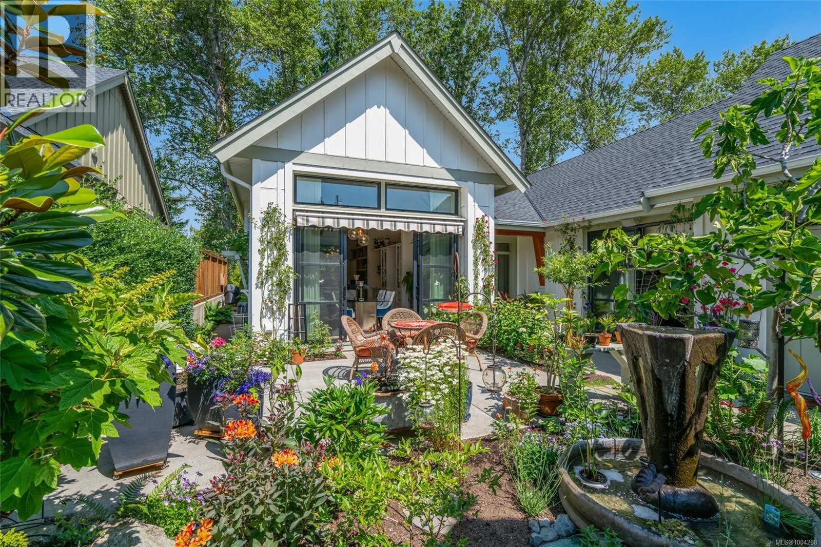 863 Claymore Cres
