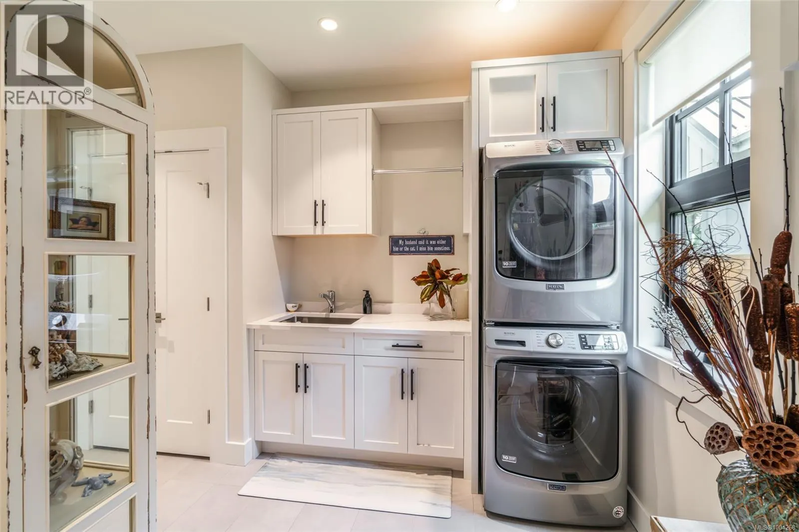 863 Claymore Cres