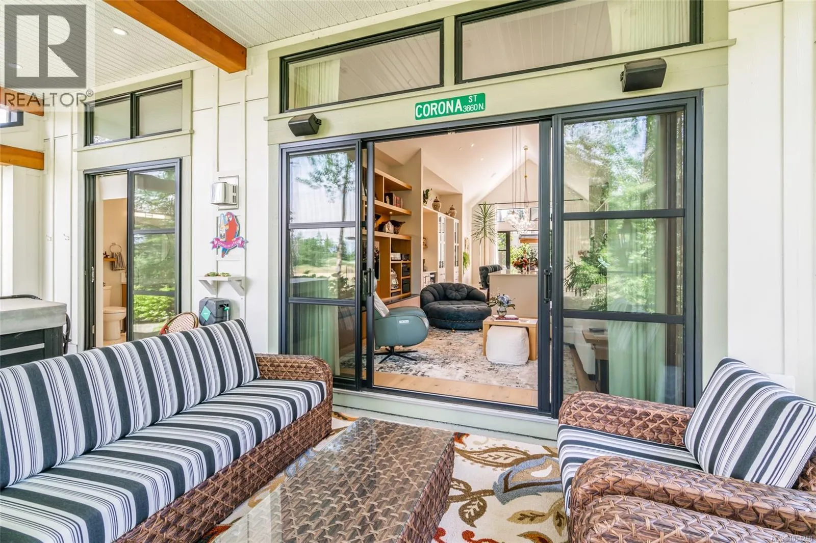 863 Claymore Cres