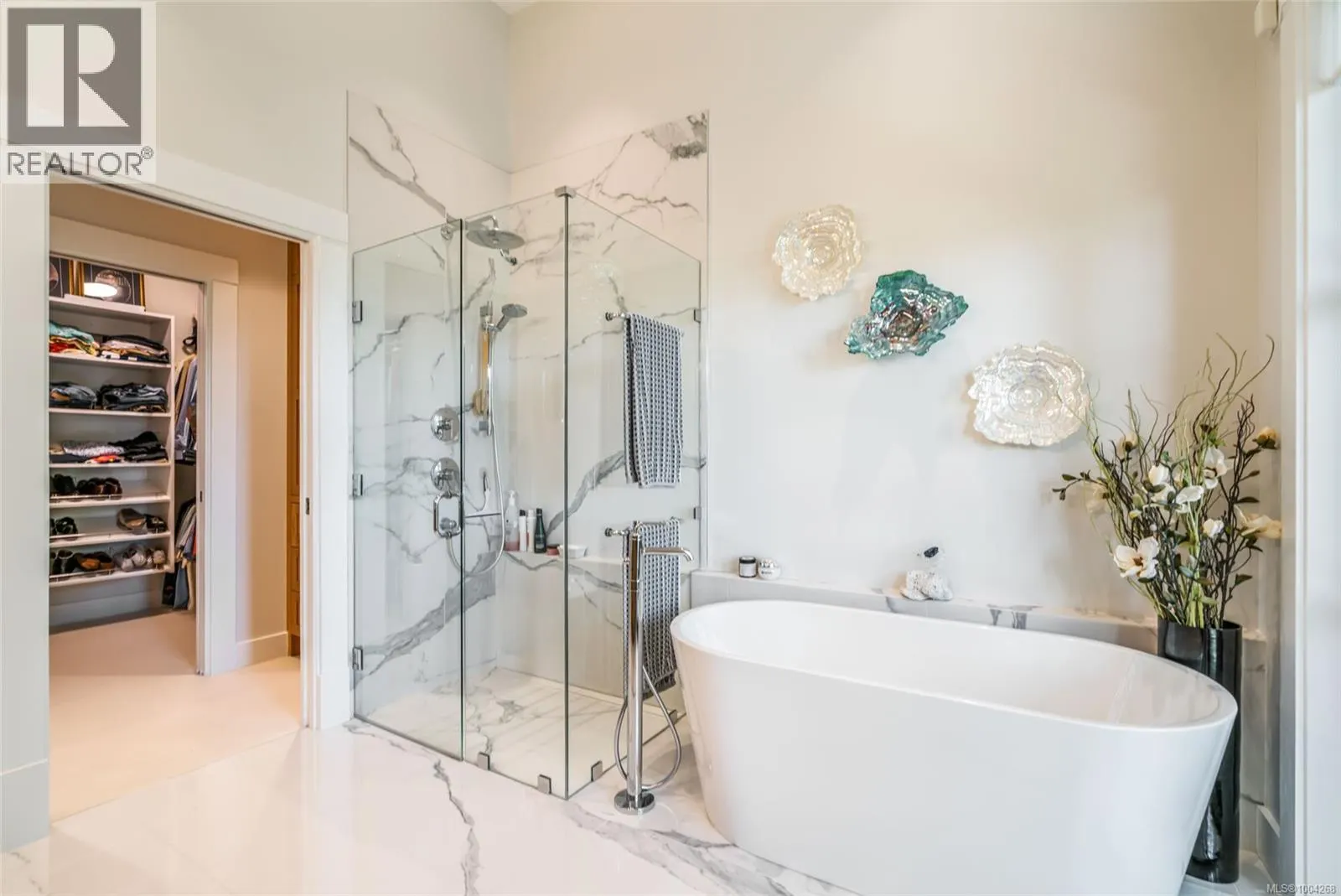 863 Claymore Cres