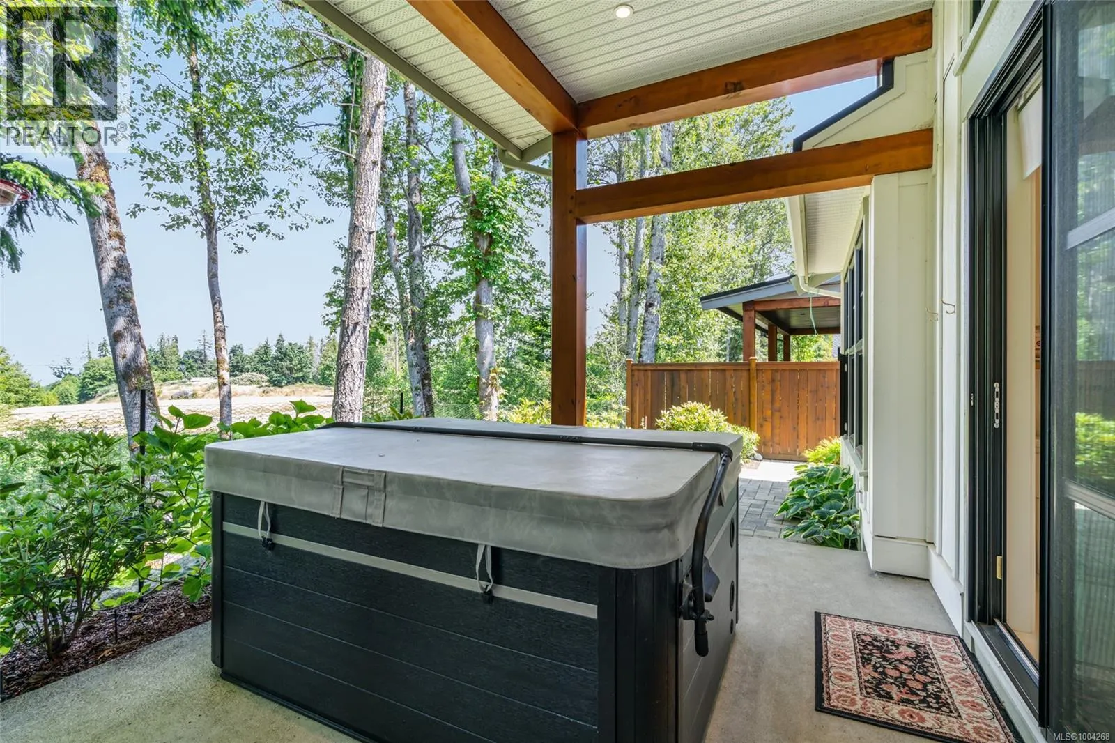 863 Claymore Cres