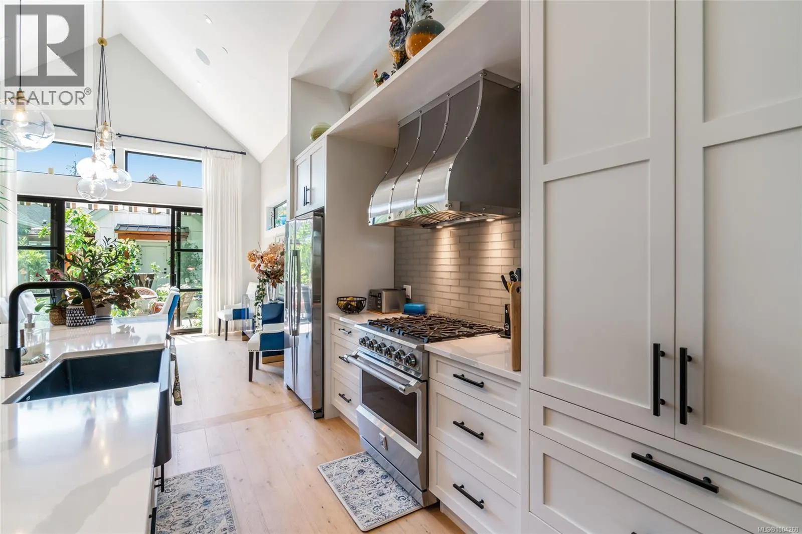 863 Claymore Cres