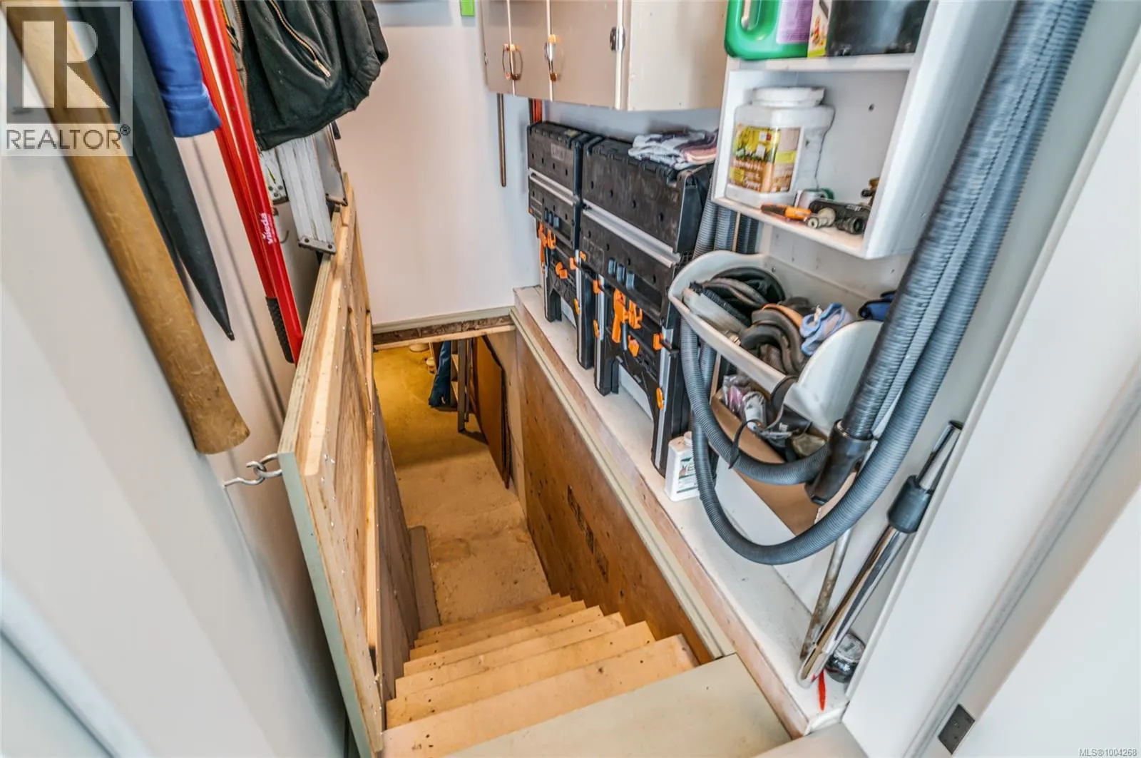 863 Claymore Cres