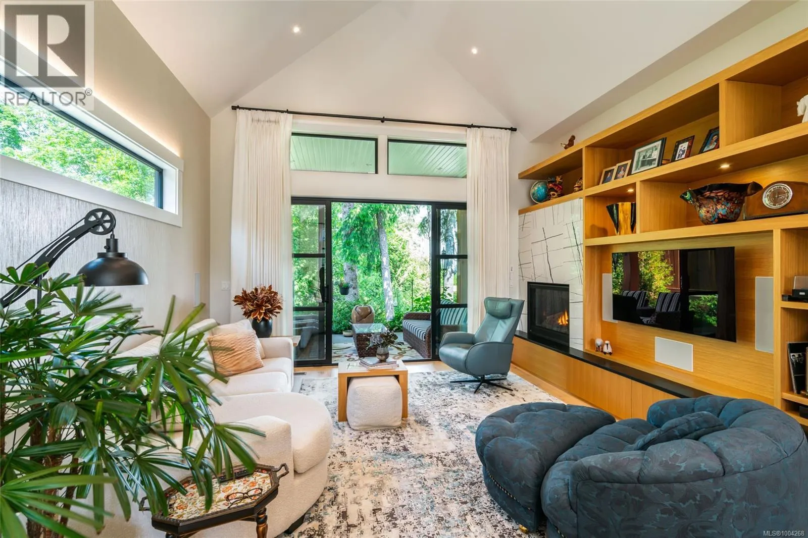 863 Claymore Cres