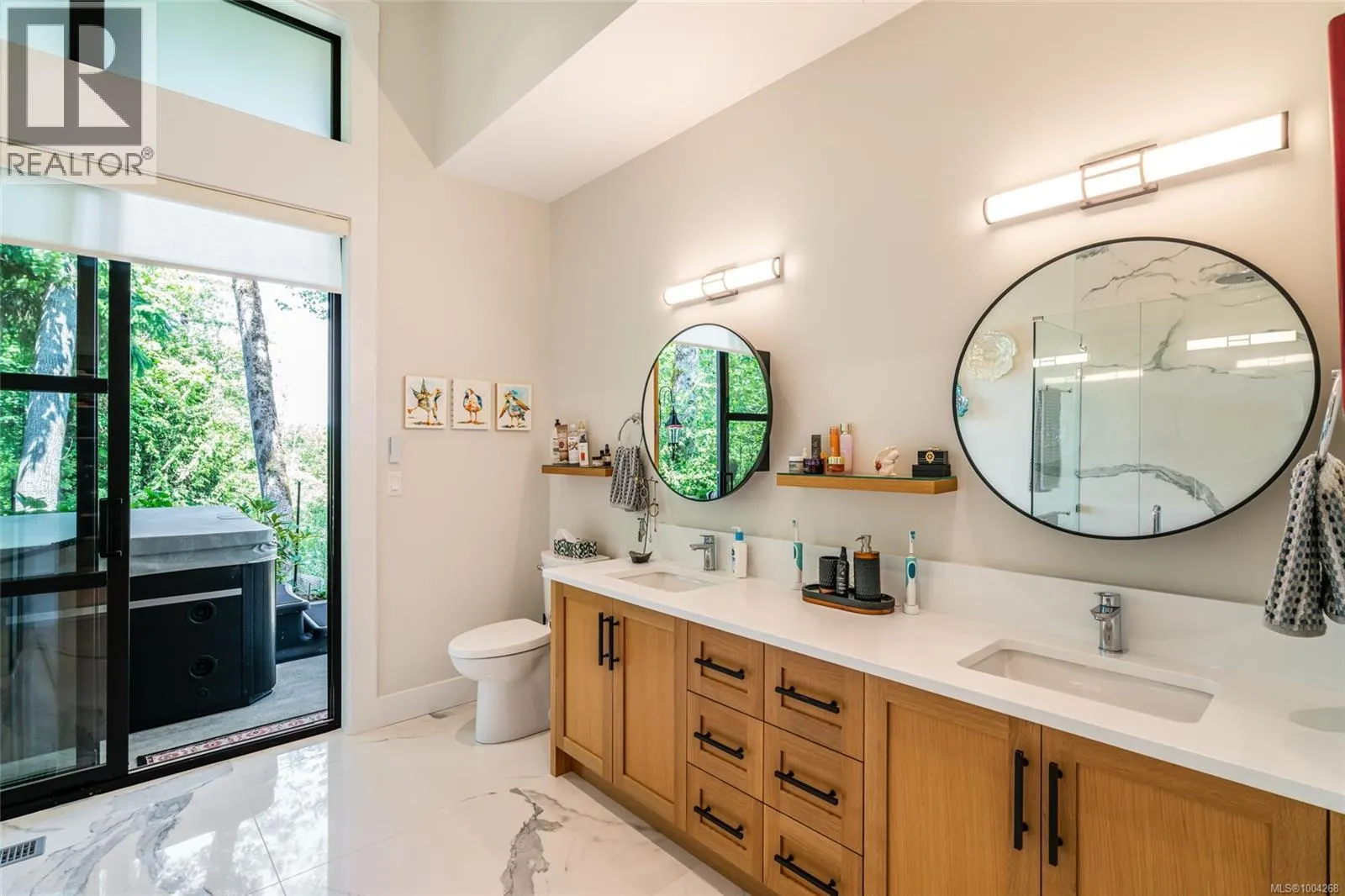 863 Claymore Cres