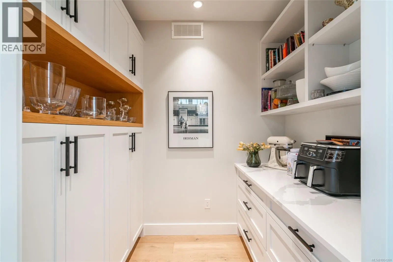 863 Claymore Cres