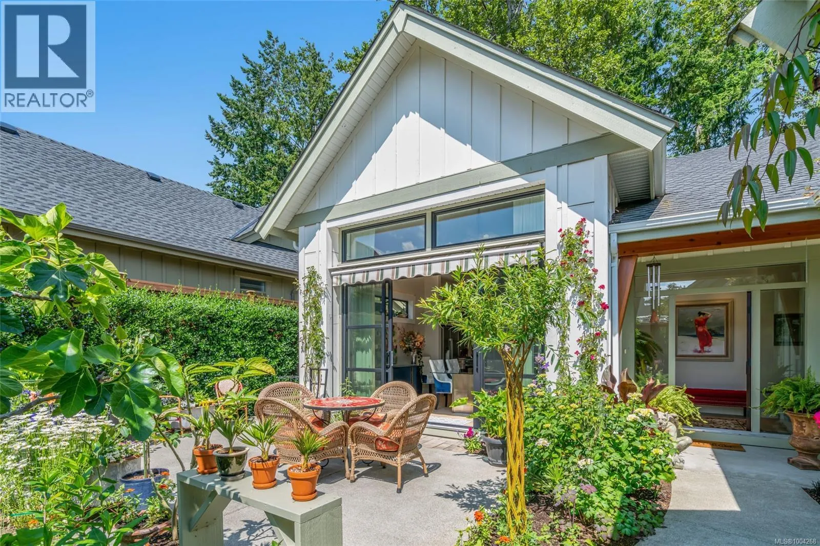863 Claymore Cres