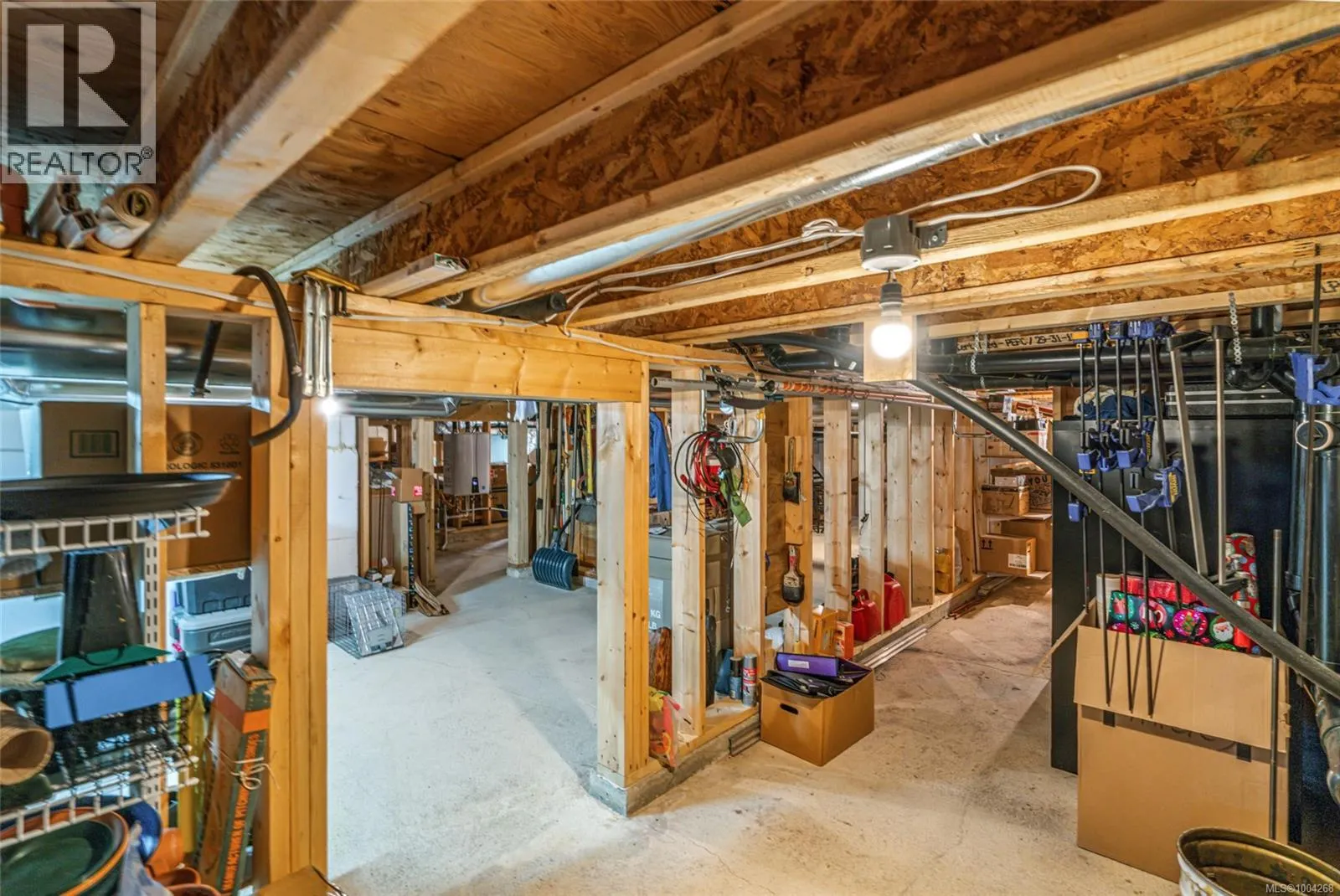 863 Claymore Cres