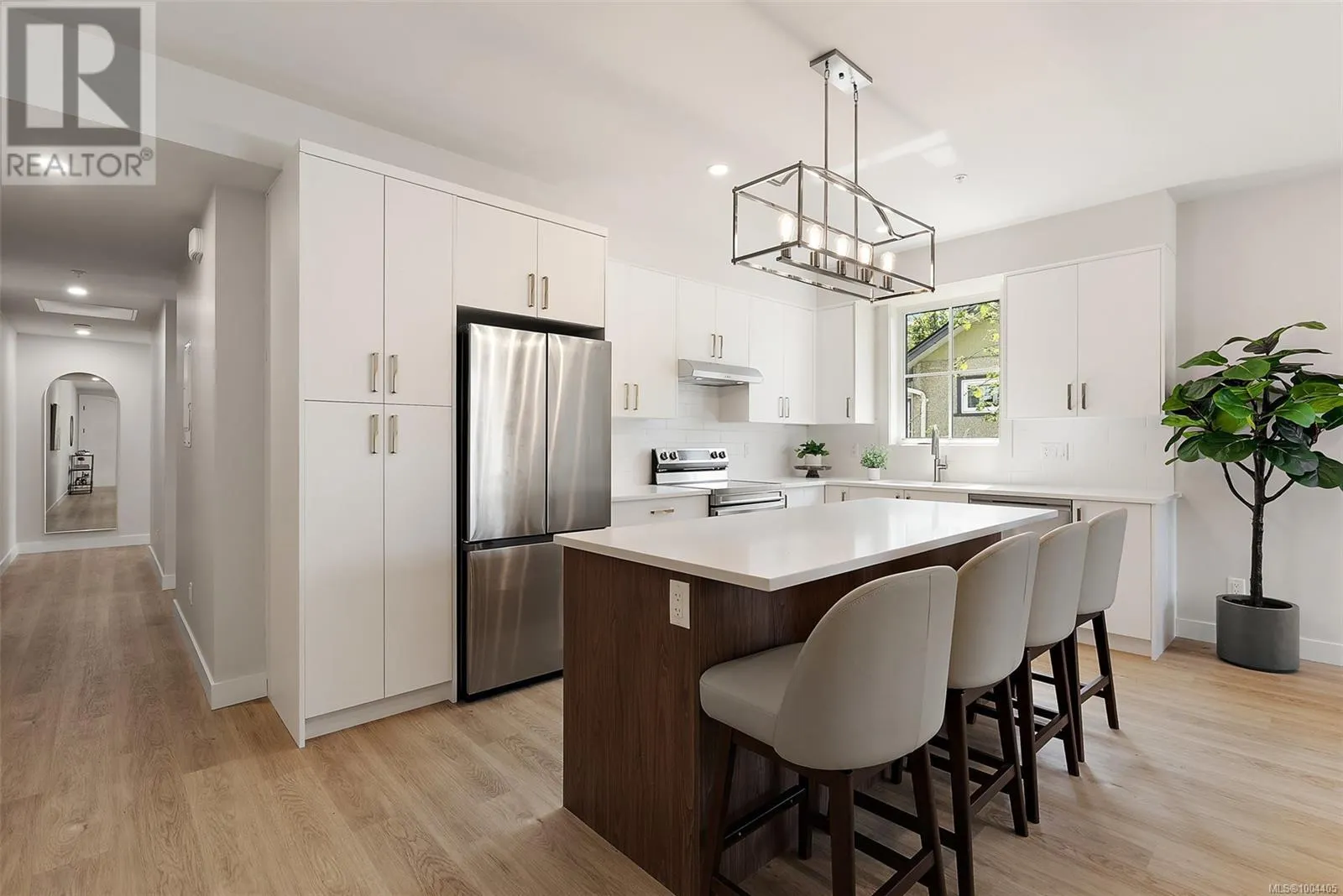 201 483 South Joffre St