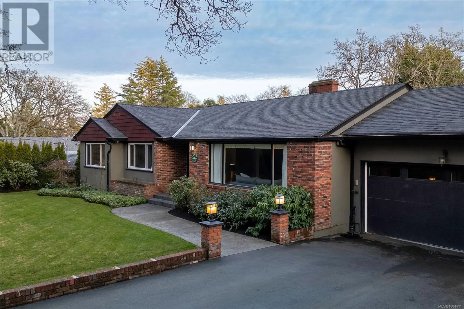 3465 Cadboro Bay Rd