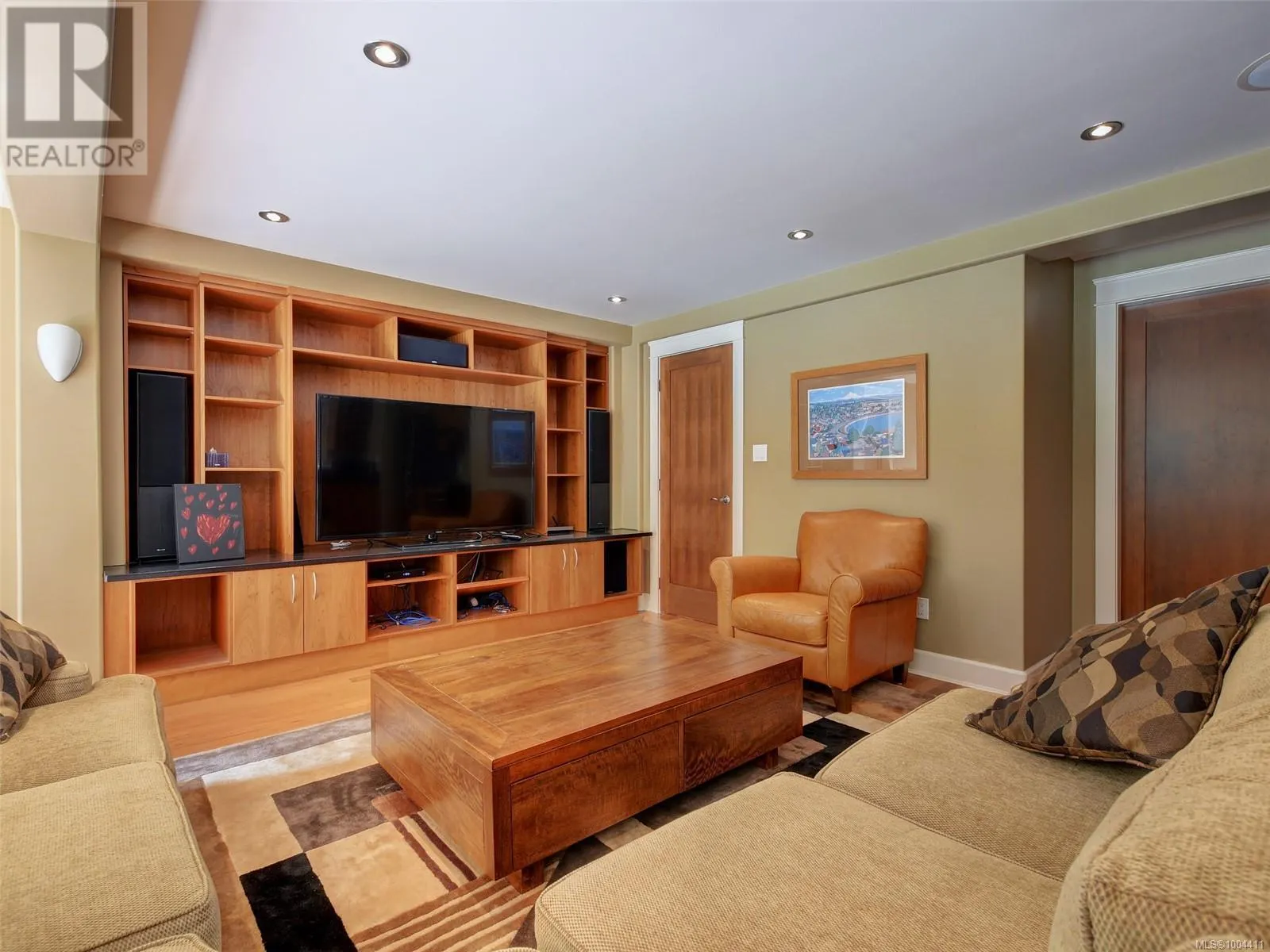 3465 Cadboro Bay Rd
