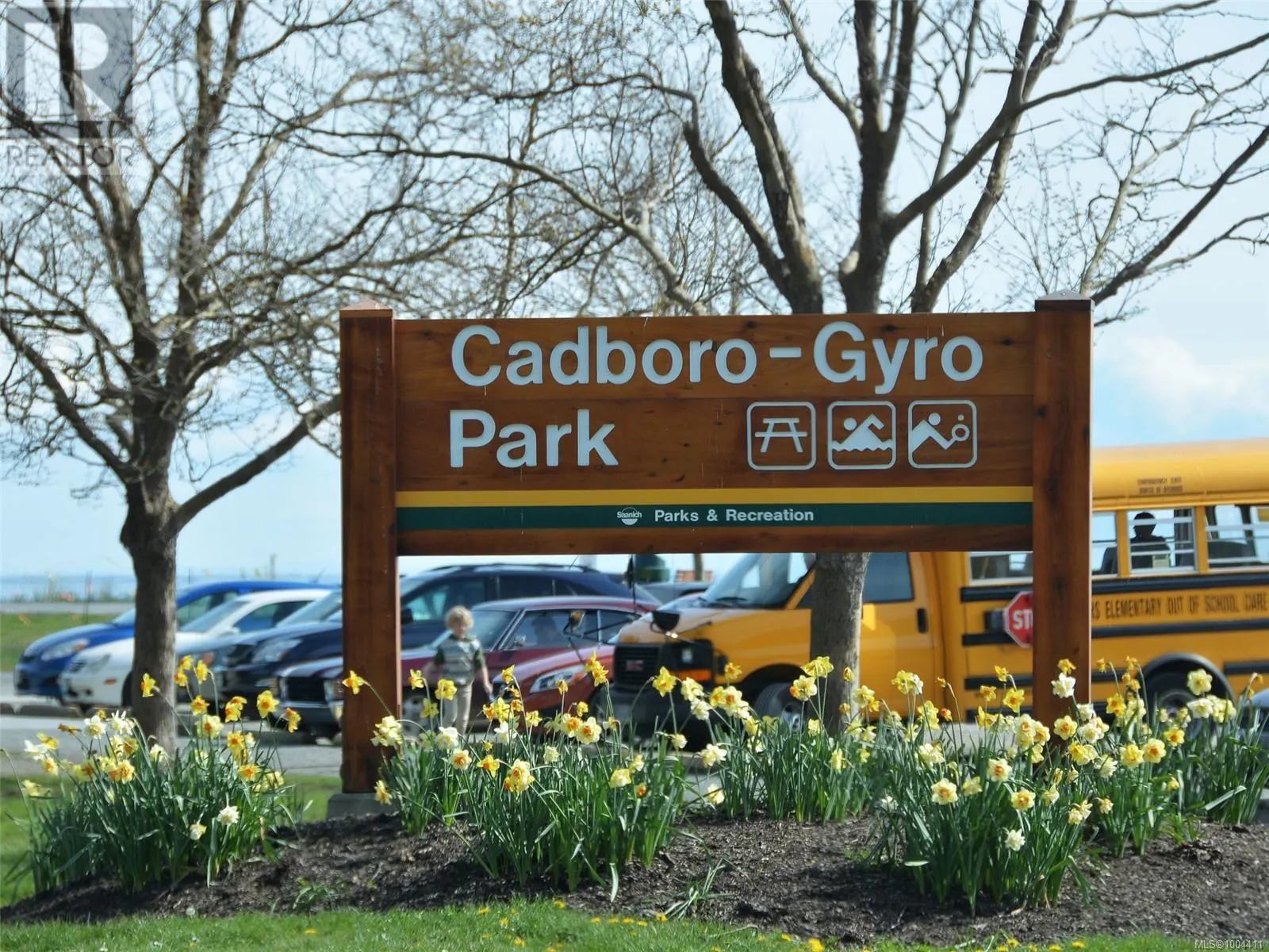 3465 Cadboro Bay Rd
