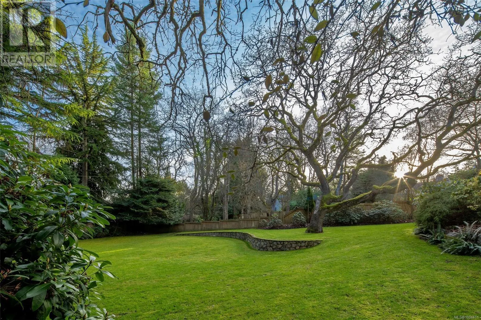 3465 Cadboro Bay Rd