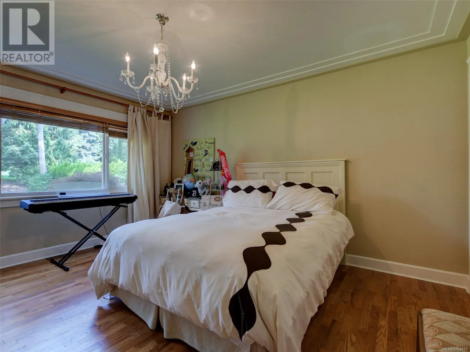3465 Cadboro Bay Rd