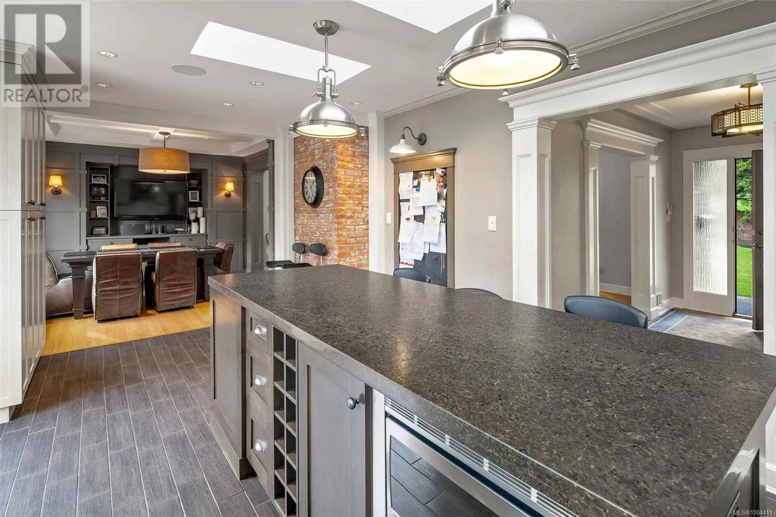 3465 Cadboro Bay Rd