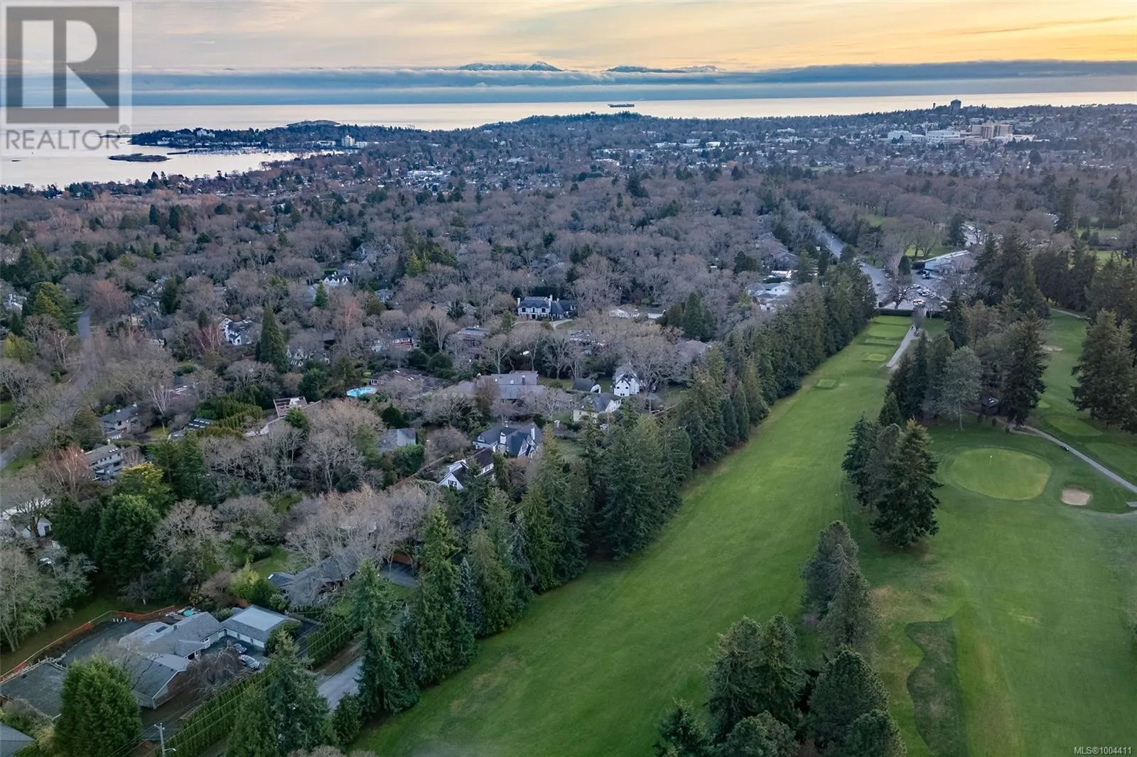 3465 Cadboro Bay Rd
