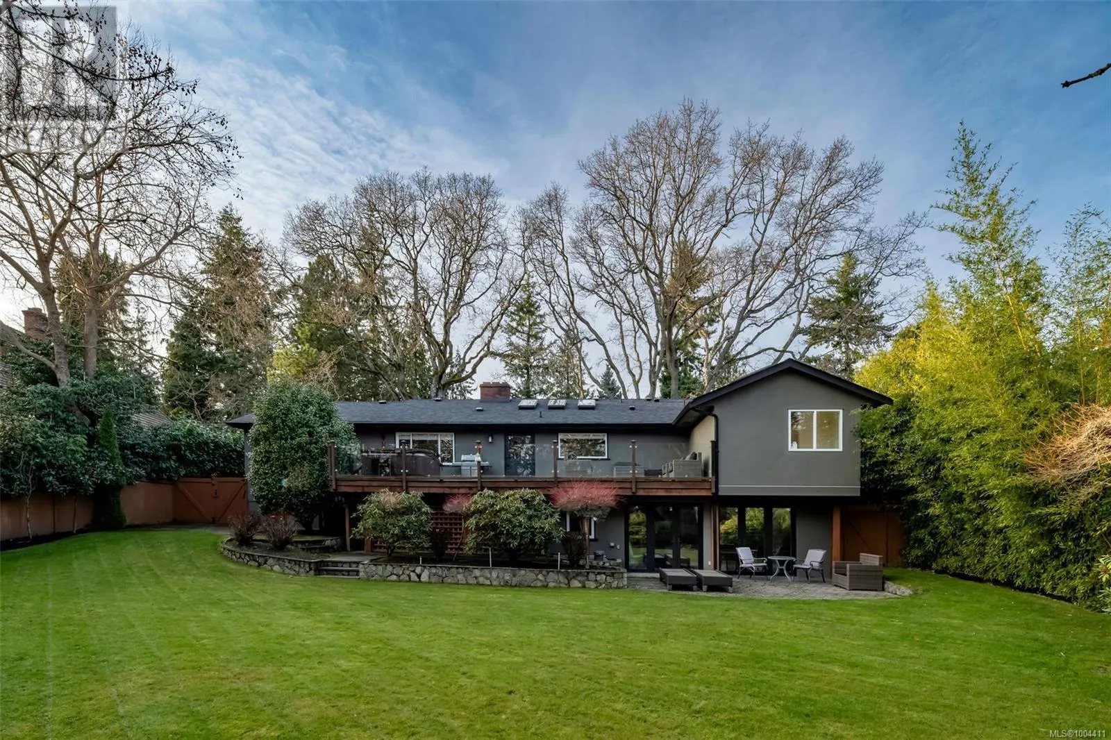 3465 Cadboro Bay Rd