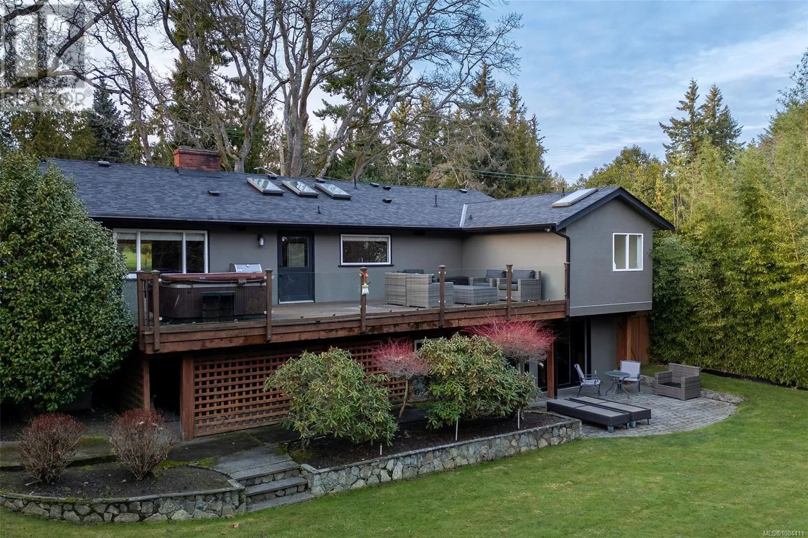 3465 Cadboro Bay Rd