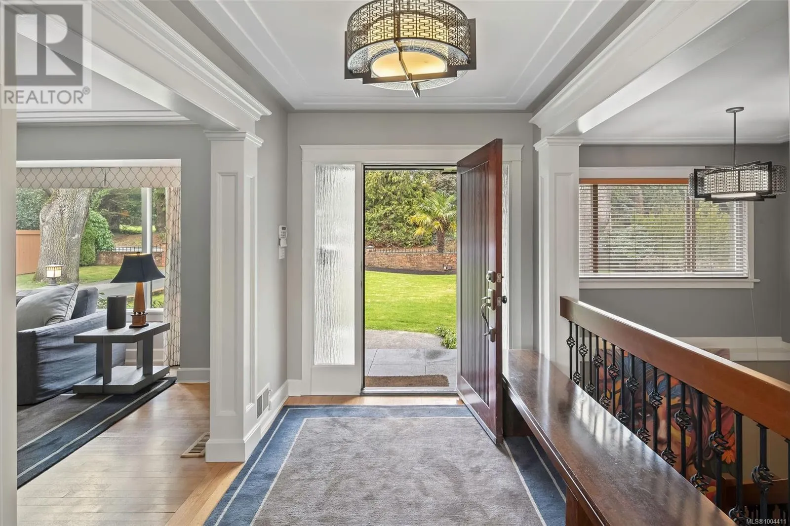 3465 Cadboro Bay Rd